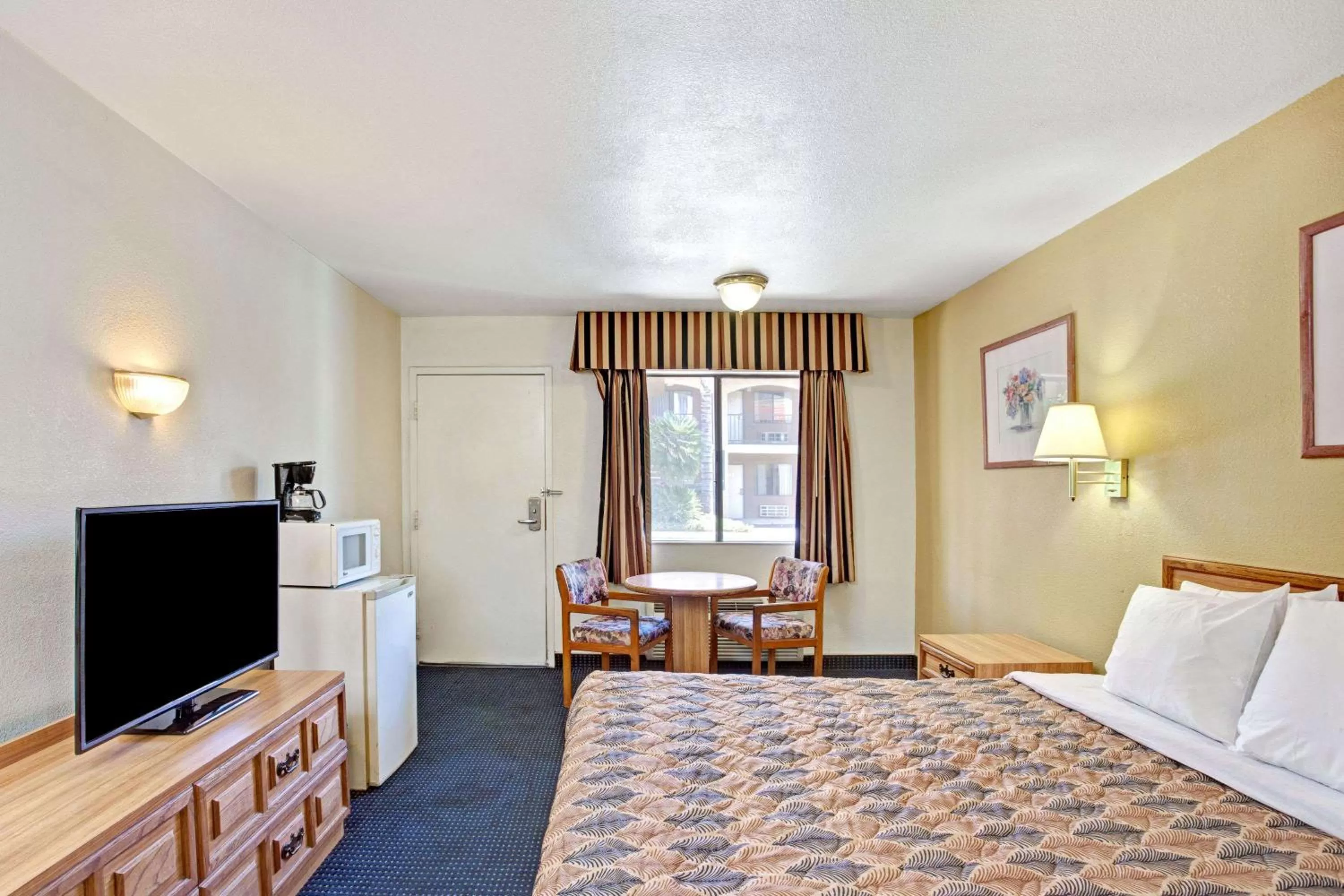 Photo of the whole room, Bed in Travelodge by Wyndham Banning Casino and Outlet Mall