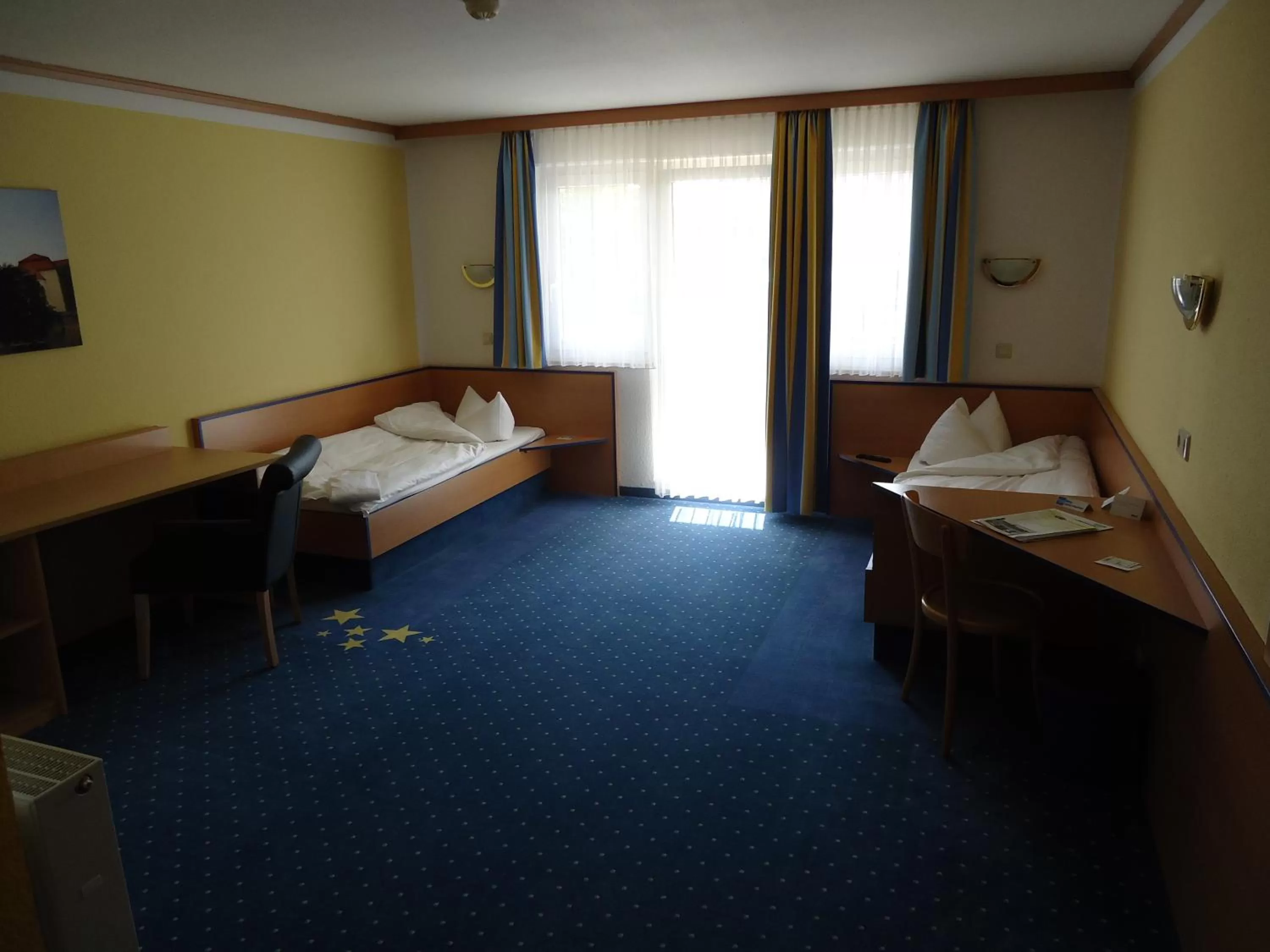 Photo of the whole room, Bed in Sleep & Go Hotel Magdeburg