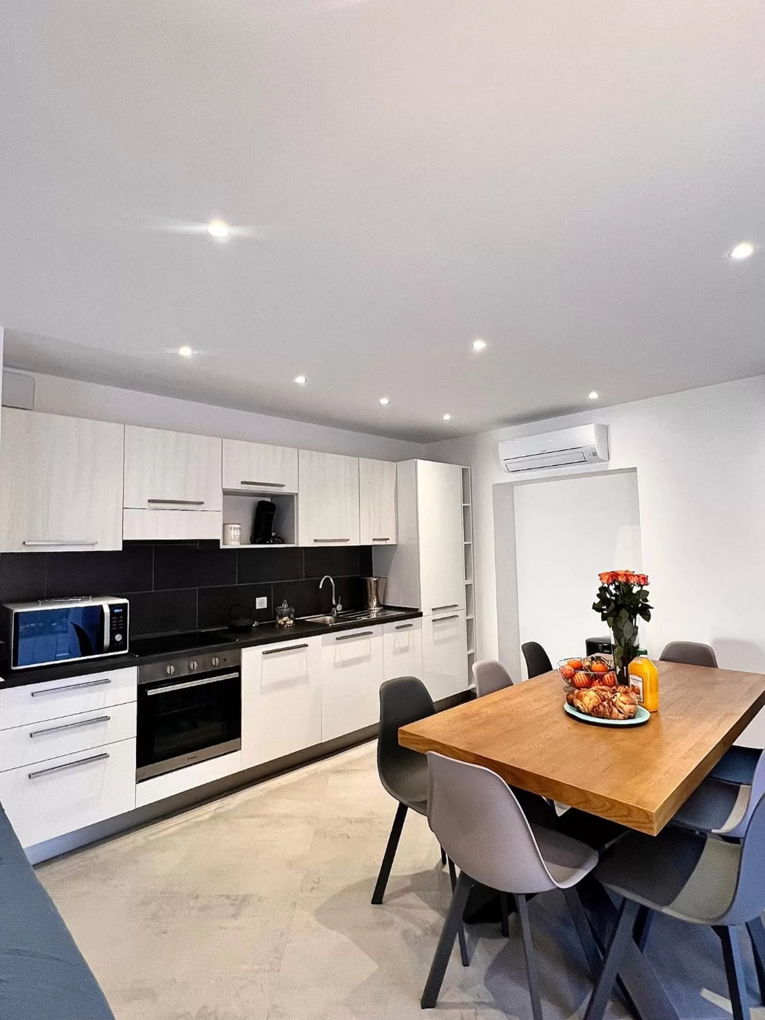 Dining area, Kitchen/Kitchenette in Casa u fornu Residence & Spa