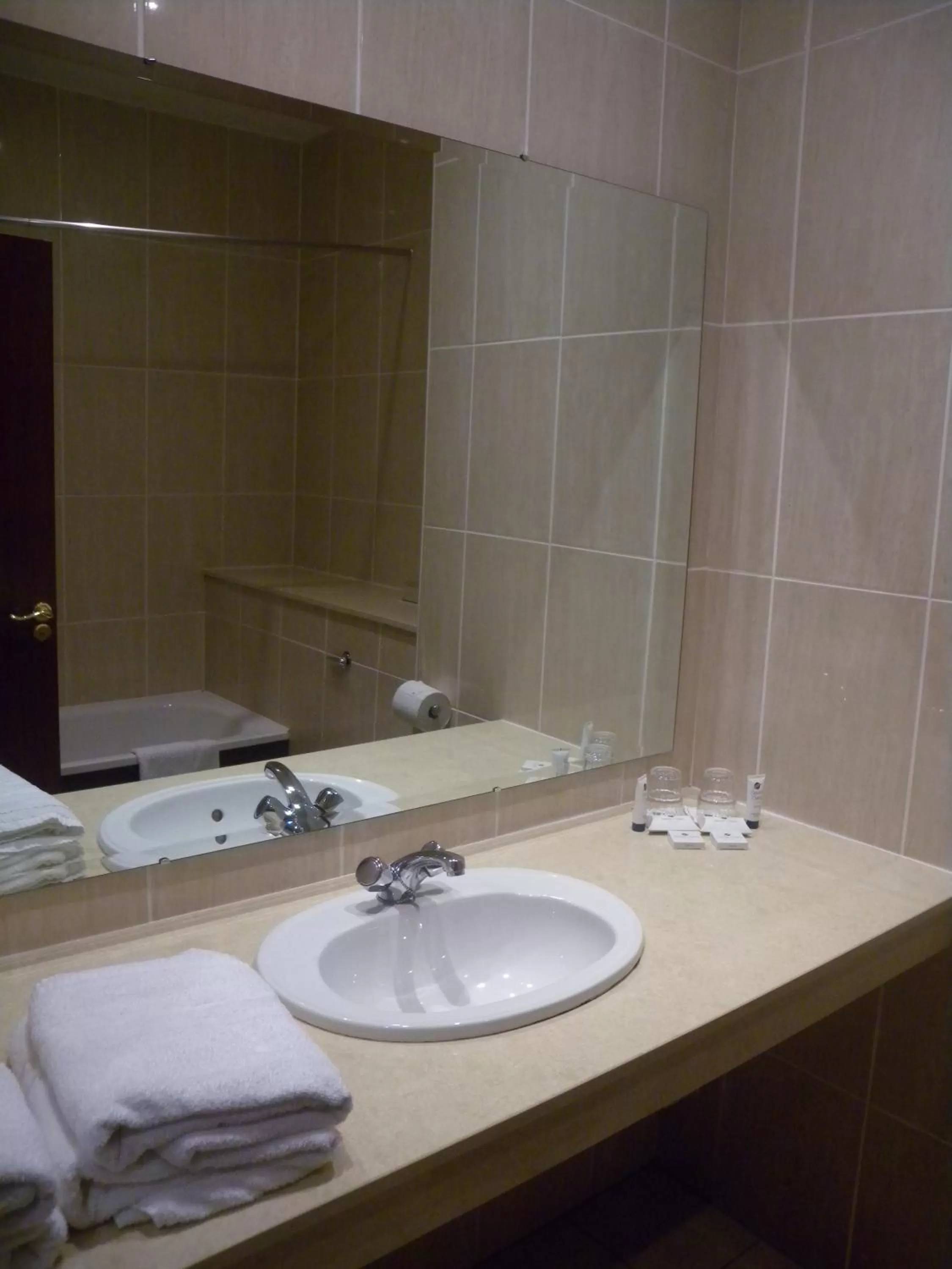 Bathroom in Seven Oaks Hotel