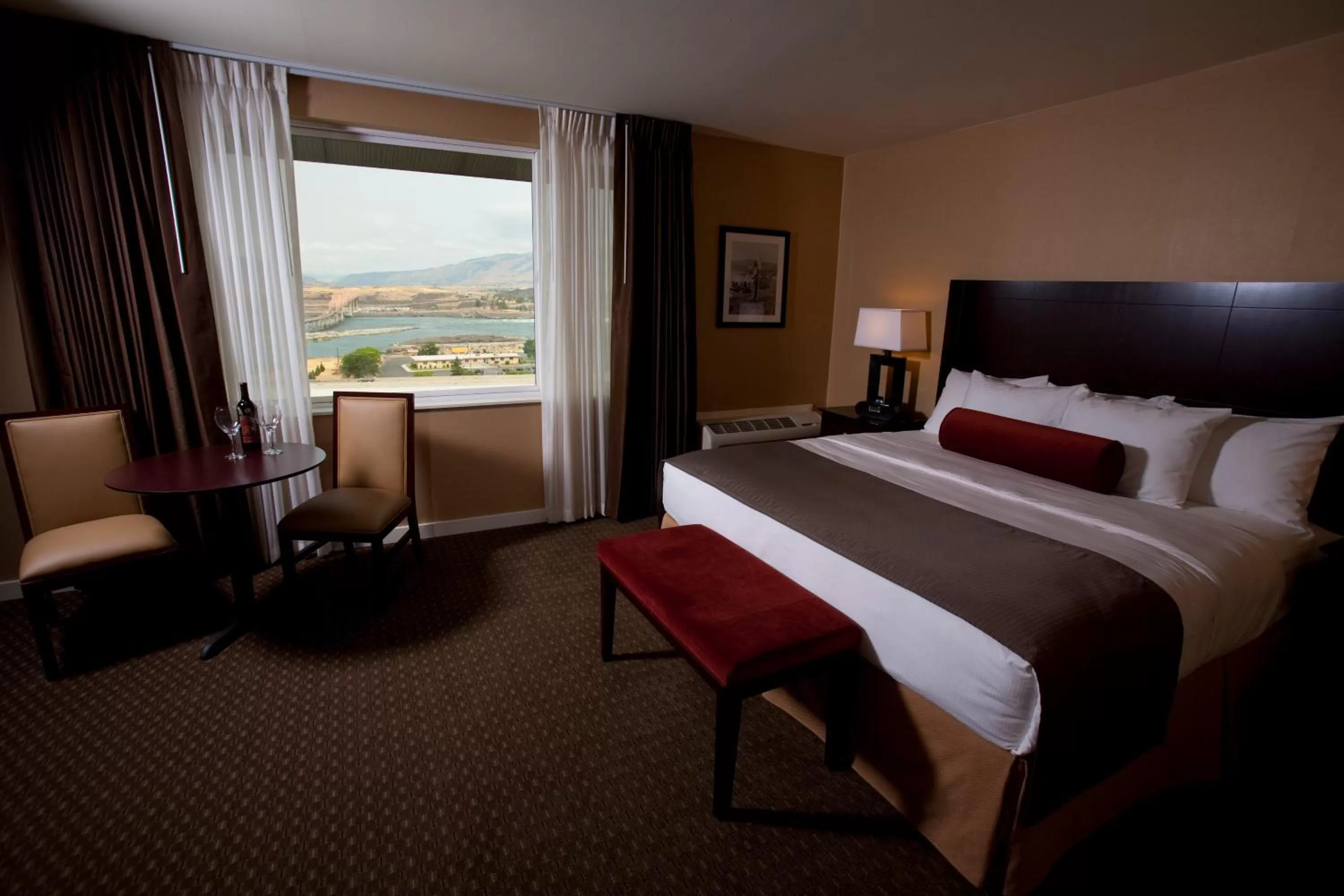 Photo of the whole room, Bed in Celilo Inn