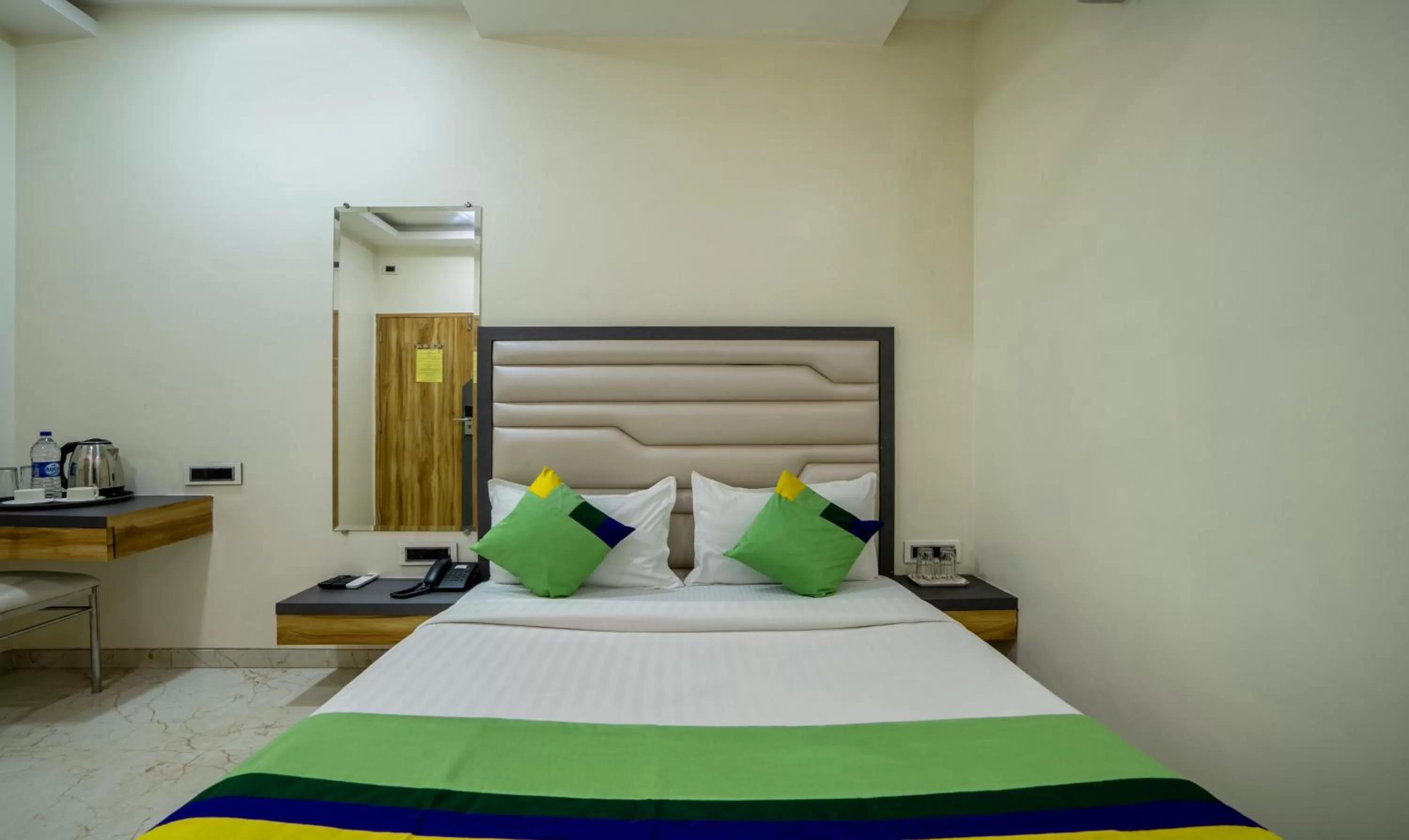 Bed in Treebo Zaid International Powai
