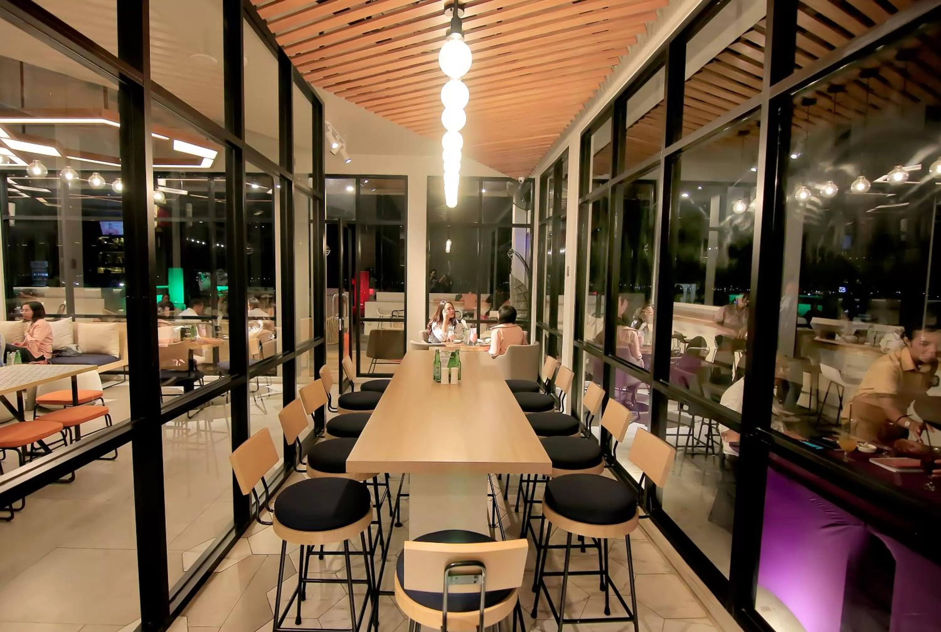 Lounge or bar in Swiss-Belhotel Ambon