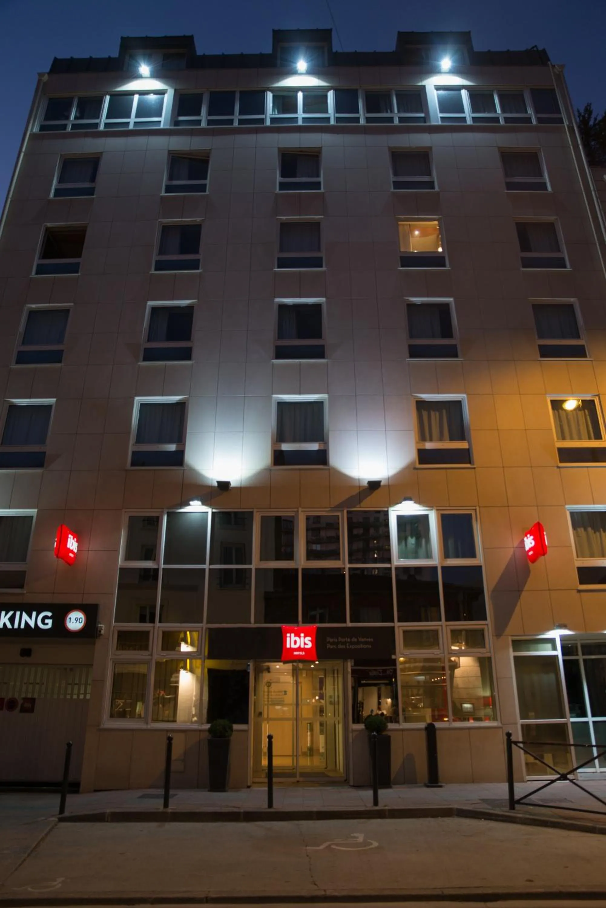 Facade/entrance in ibis Paris Vanves Parc des Expositions