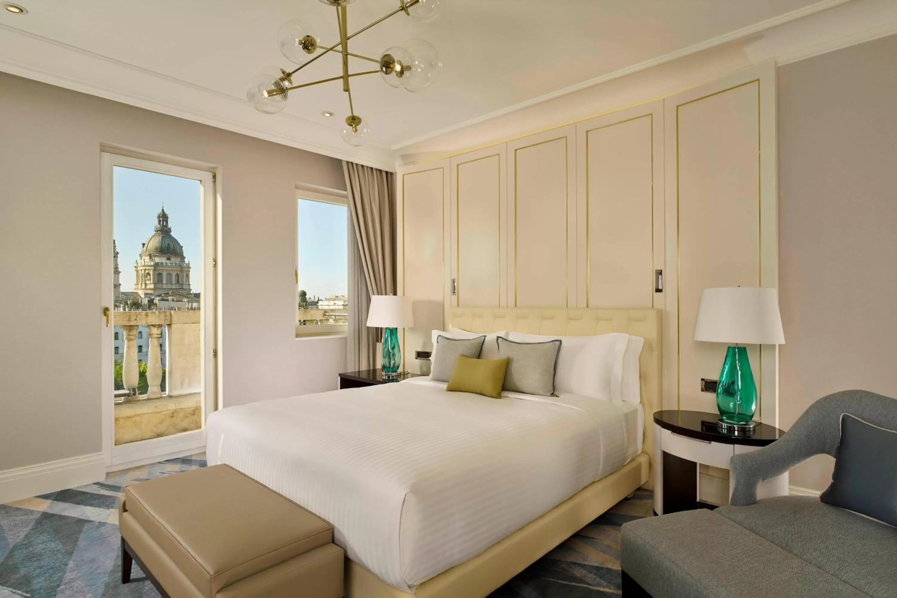 Bedroom, Bed in Al Habtoor Palace Budapest, Preferred Hotels & Resorts