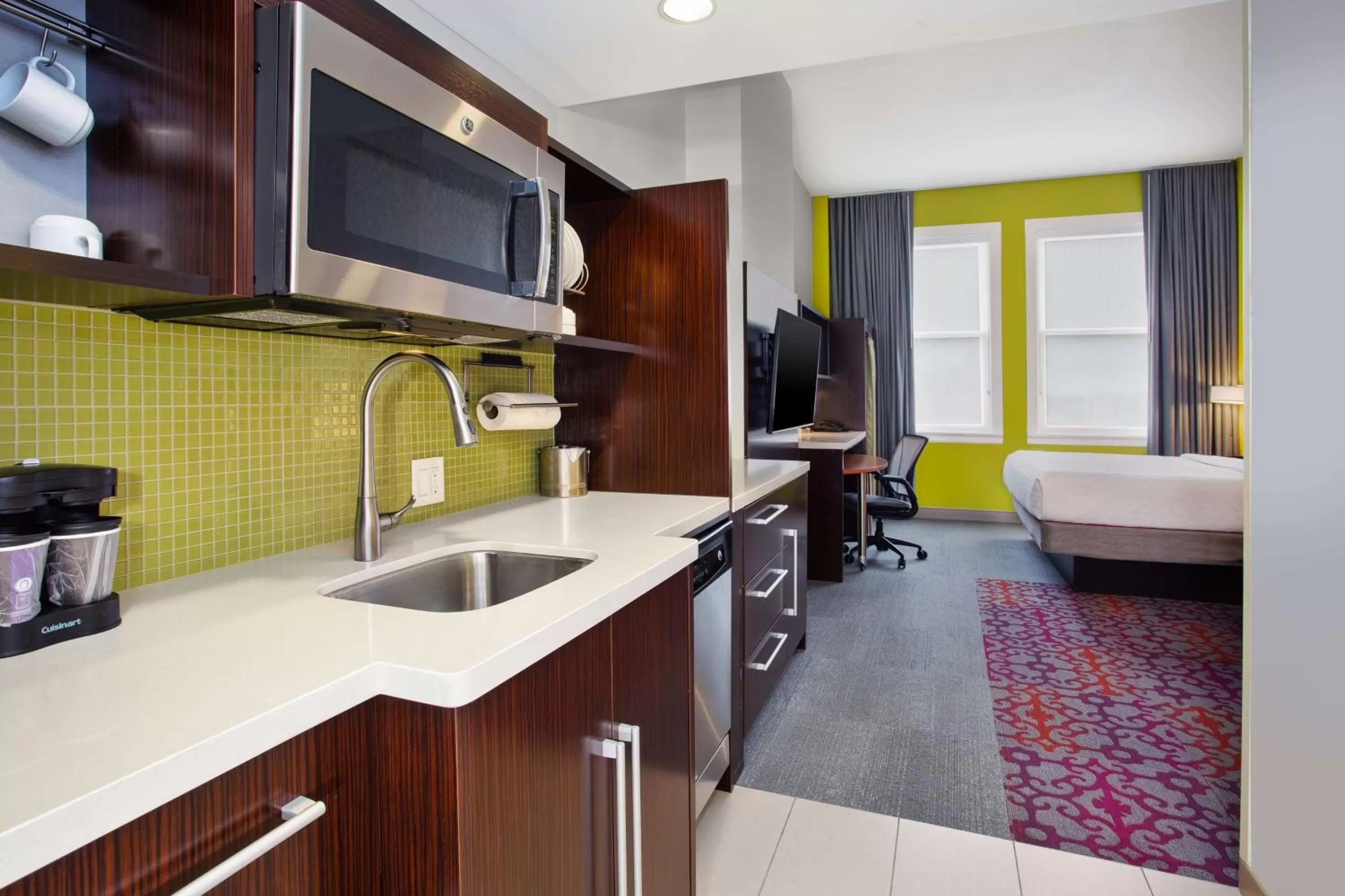 Kitchen or kitchenette, Bed in Home2 Suites by Hilton San Antonio Downtown - Riverwalk, TX