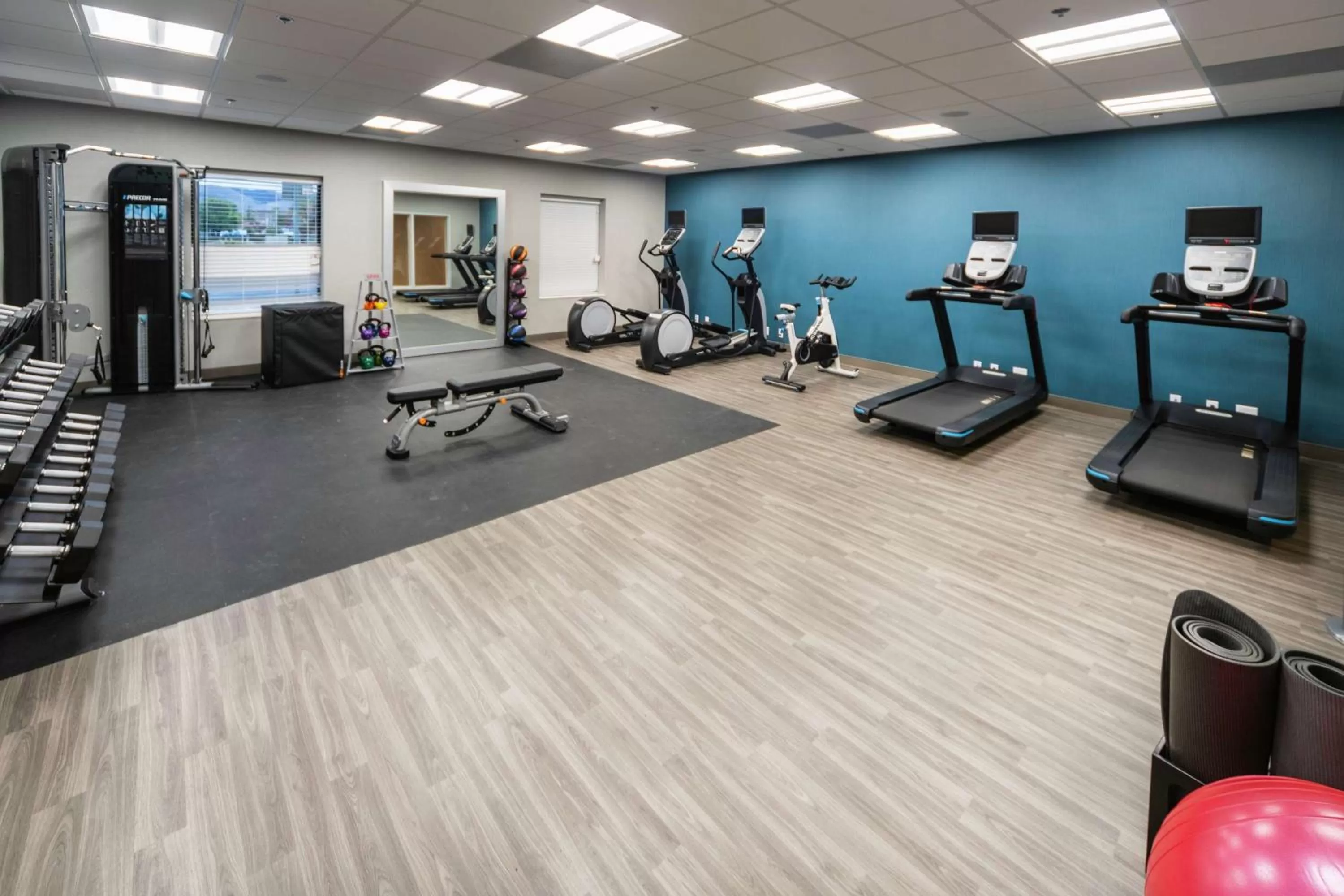 Fitness centre/facilities in Hampton Inn & Suites Santa Maria