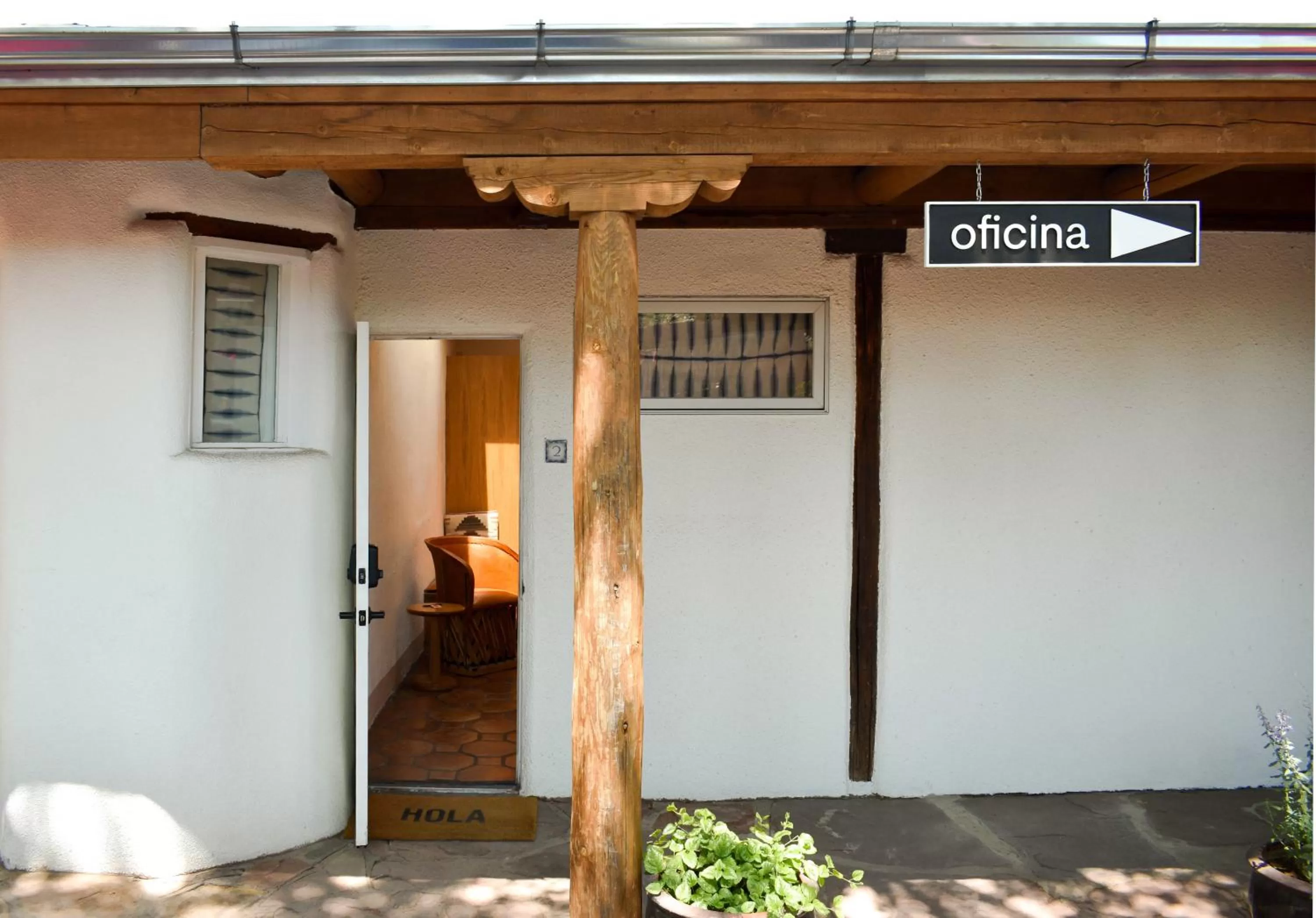 Facade/entrance in The Parador