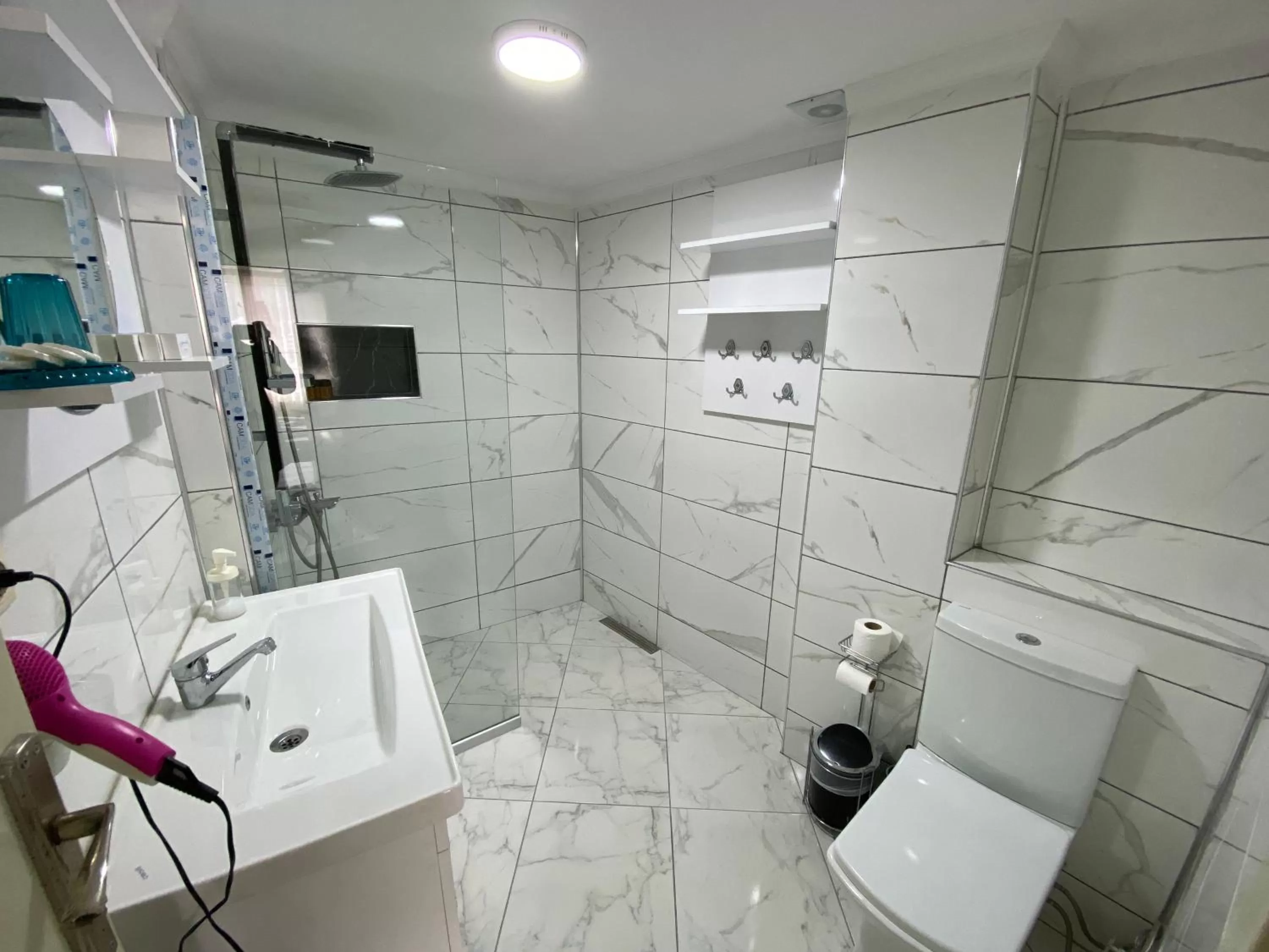 Shower in AMASRA Marina Pansiyon