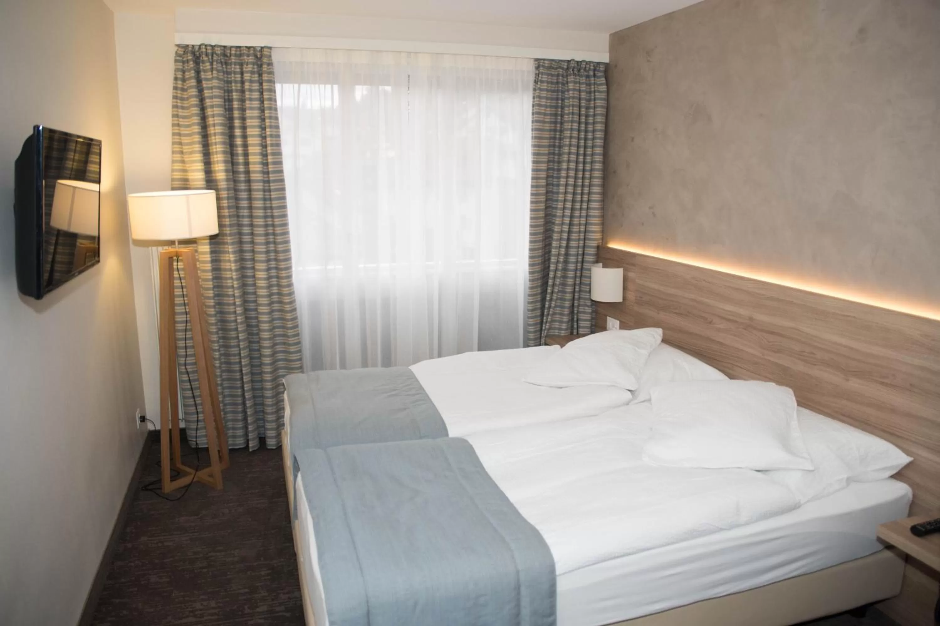 Photo of the whole room, Bed in Hôtel de Chailly