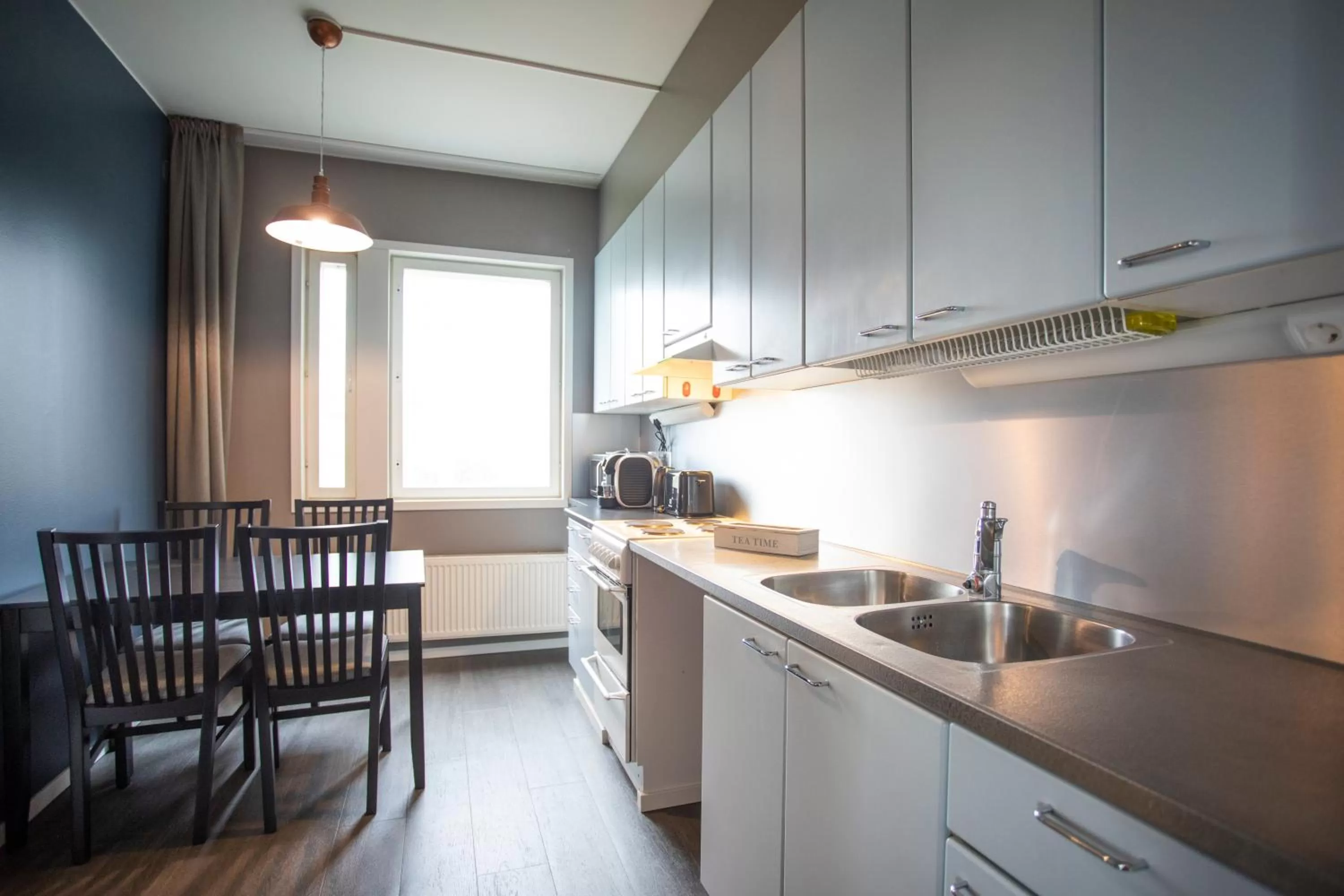 Kitchen or kitchenette in Hotel Golden Circle Suites