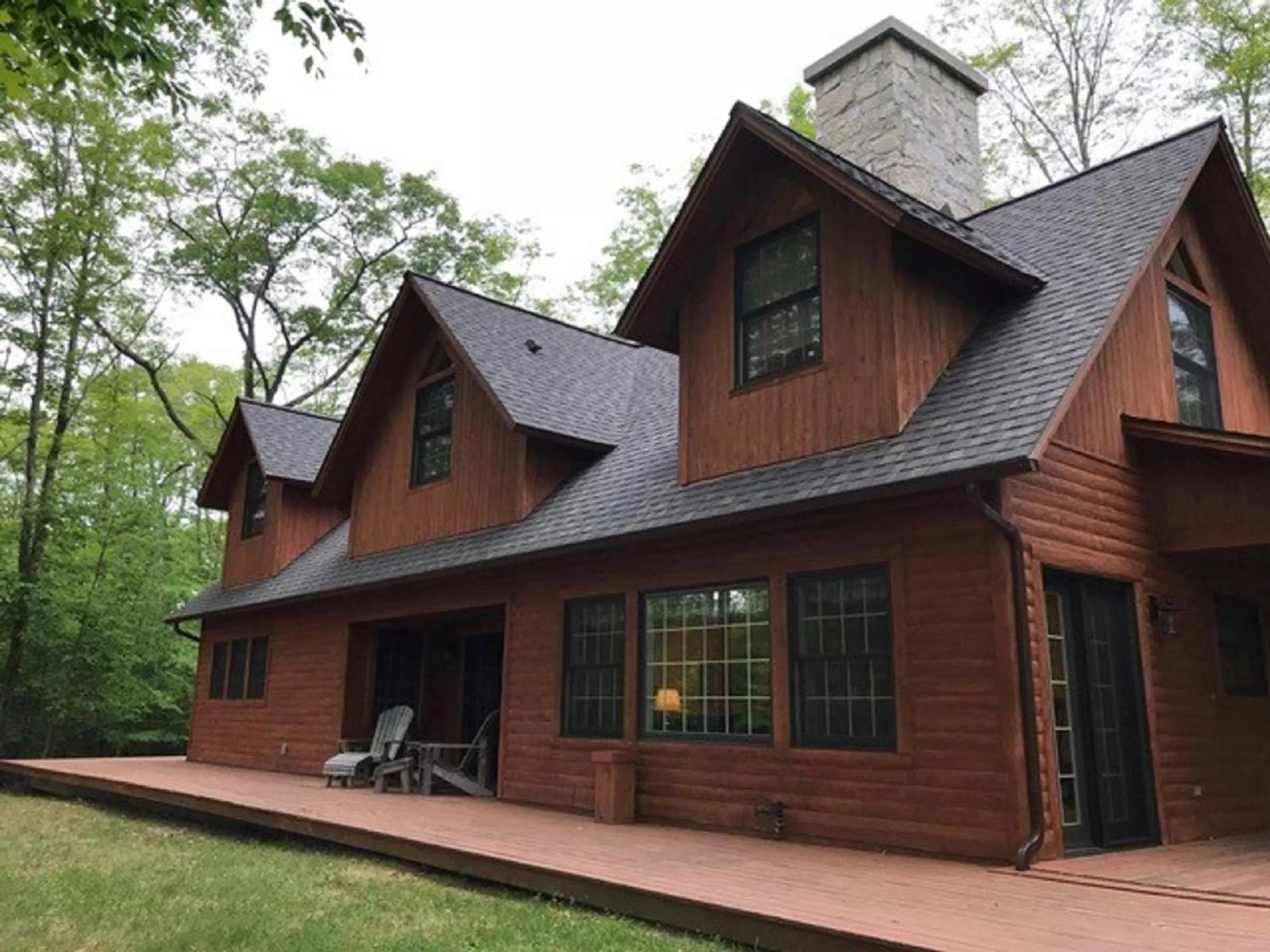 Property building in Drummond Island Resort