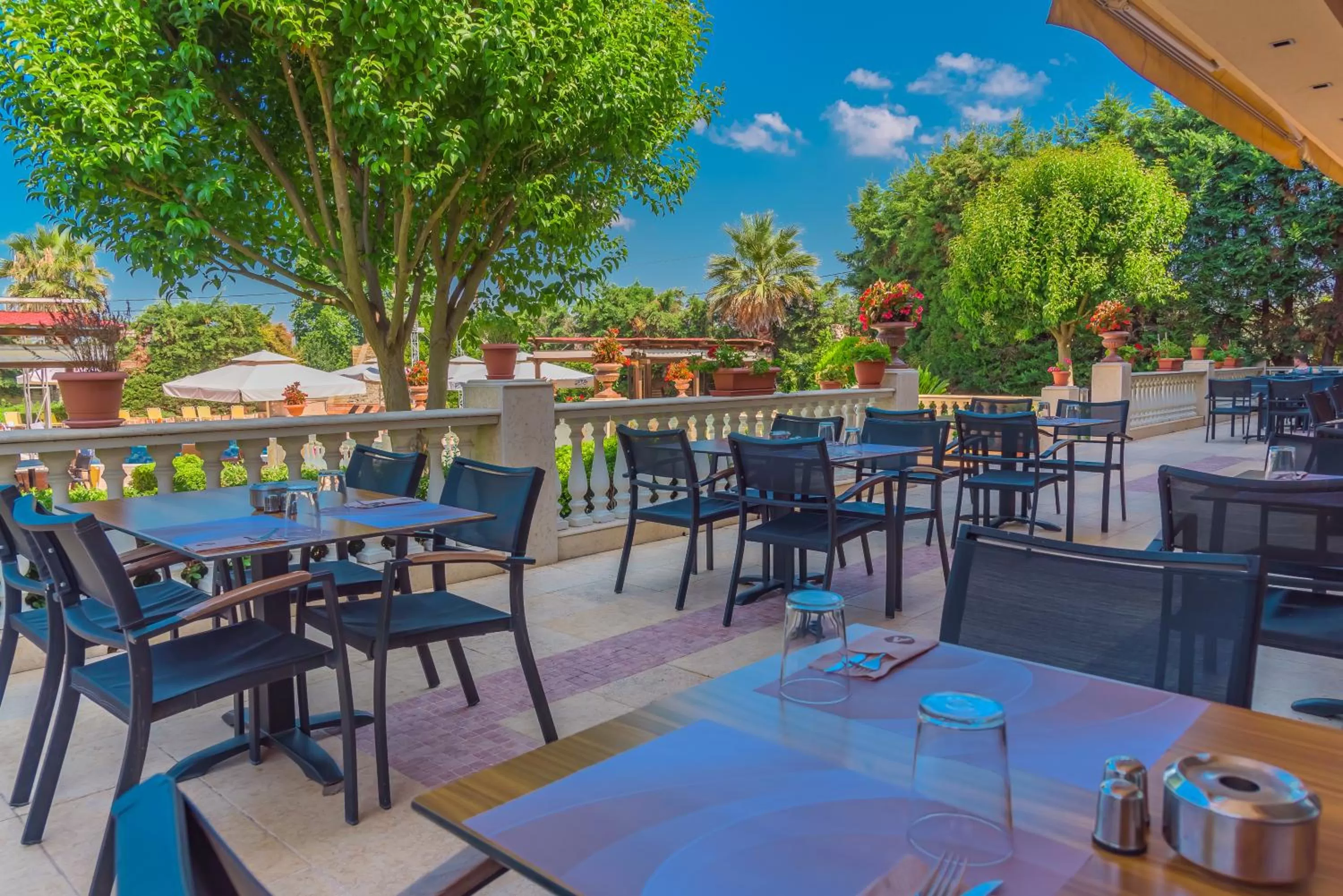 Restaurant/places to eat in Avalon Airport Hotel Thessaloniki