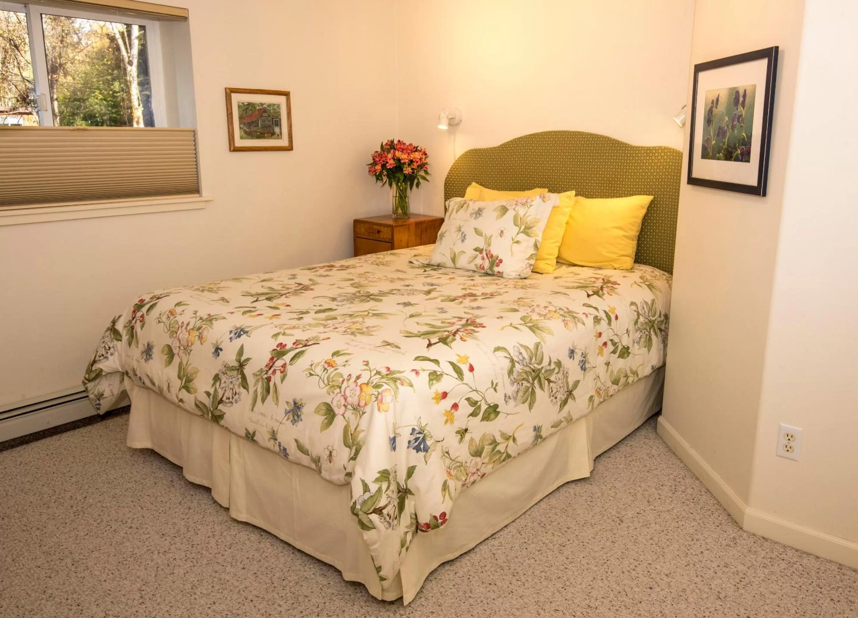Bedroom, Bed in Gardenside Bed and Breakfast