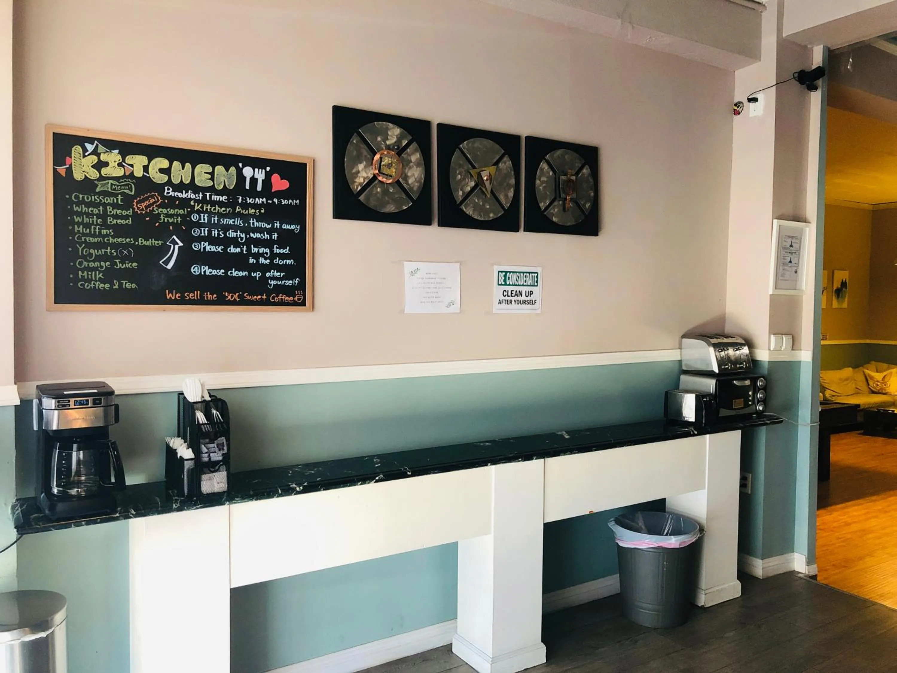 kitchen in Melrose Hostel