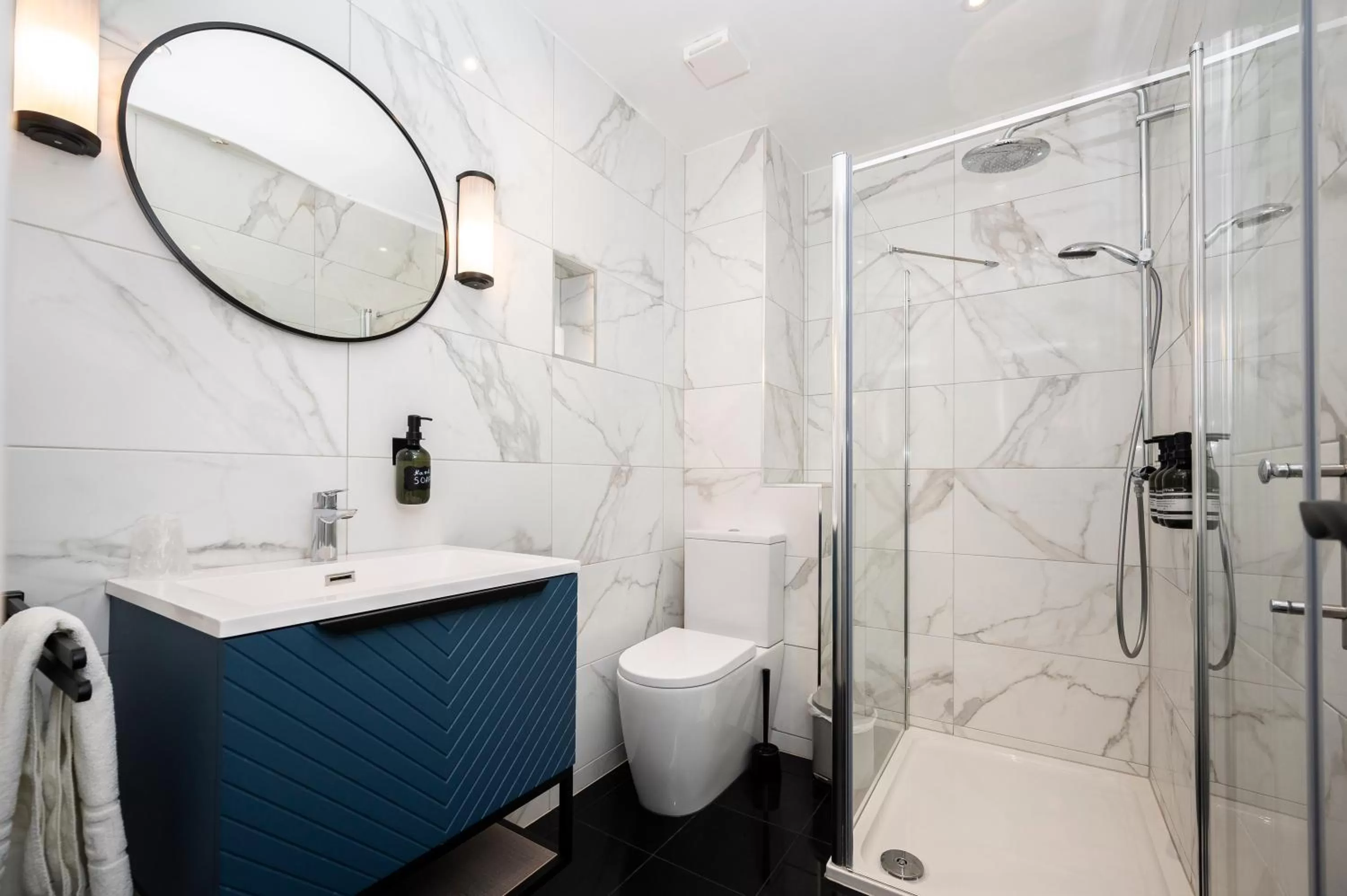 Bathroom in Mentone Hotel