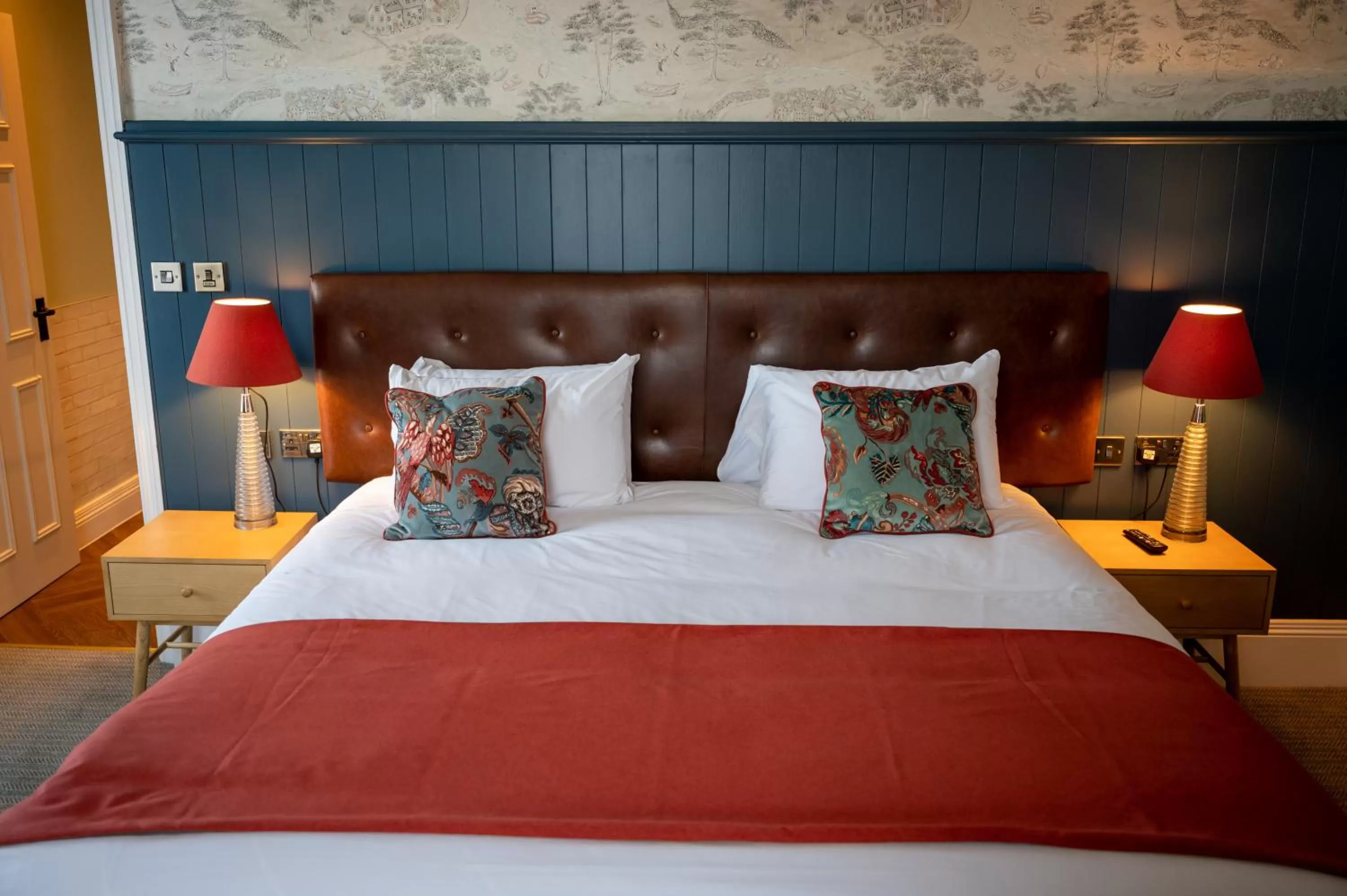 Bedroom, Bed in Victoria Hotel by Chef & Brewer Collection