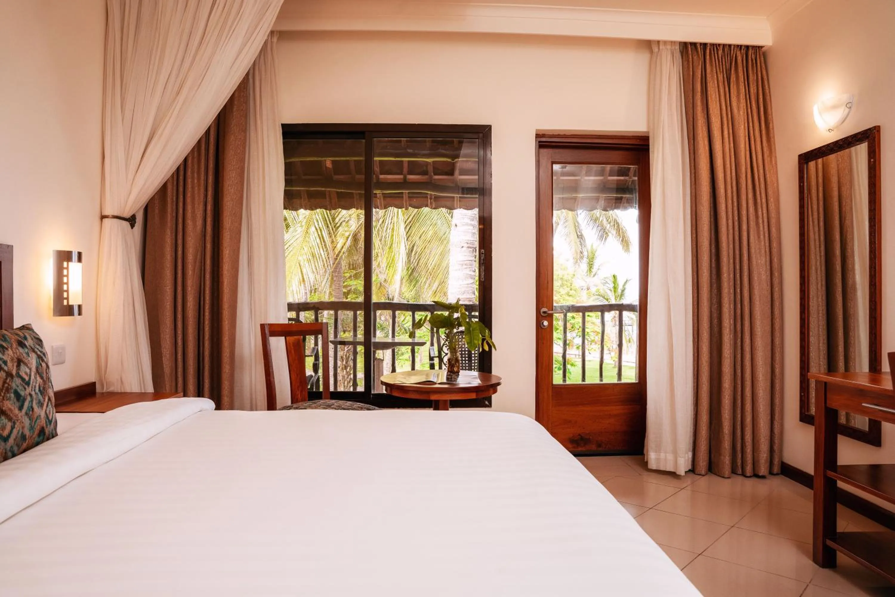 View (from property/room), Bed in White Sands Hotel