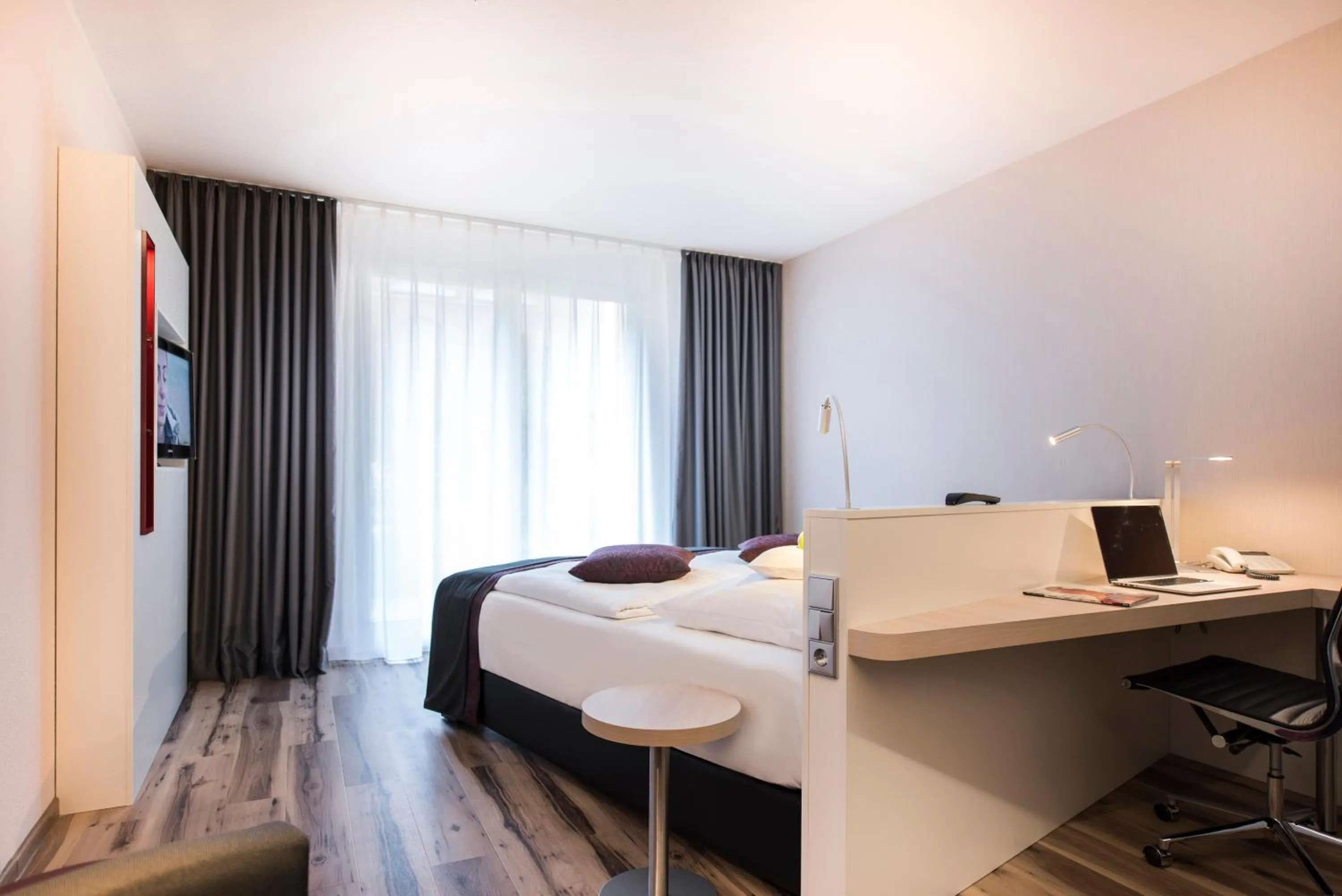 Photo of the whole room, Bed in Collegium Leoninum