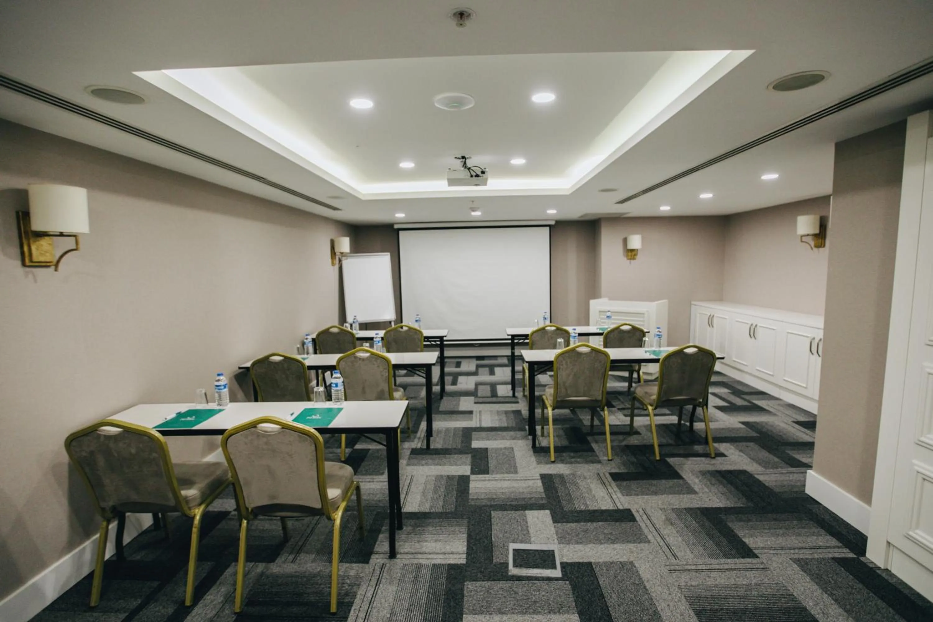 Meeting/conference room in Mia Berre Hotels