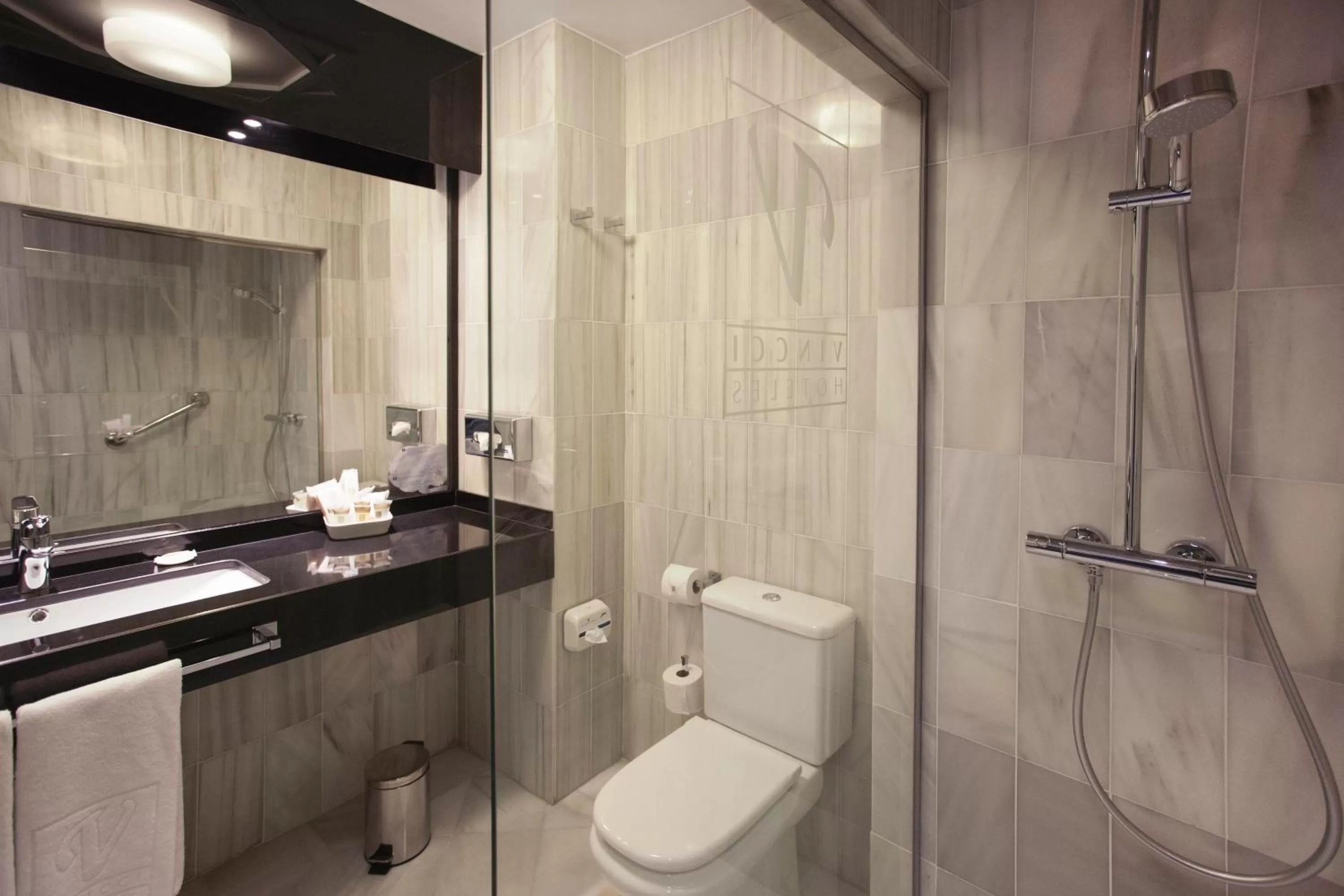 Bathroom in Vincci Albayzin