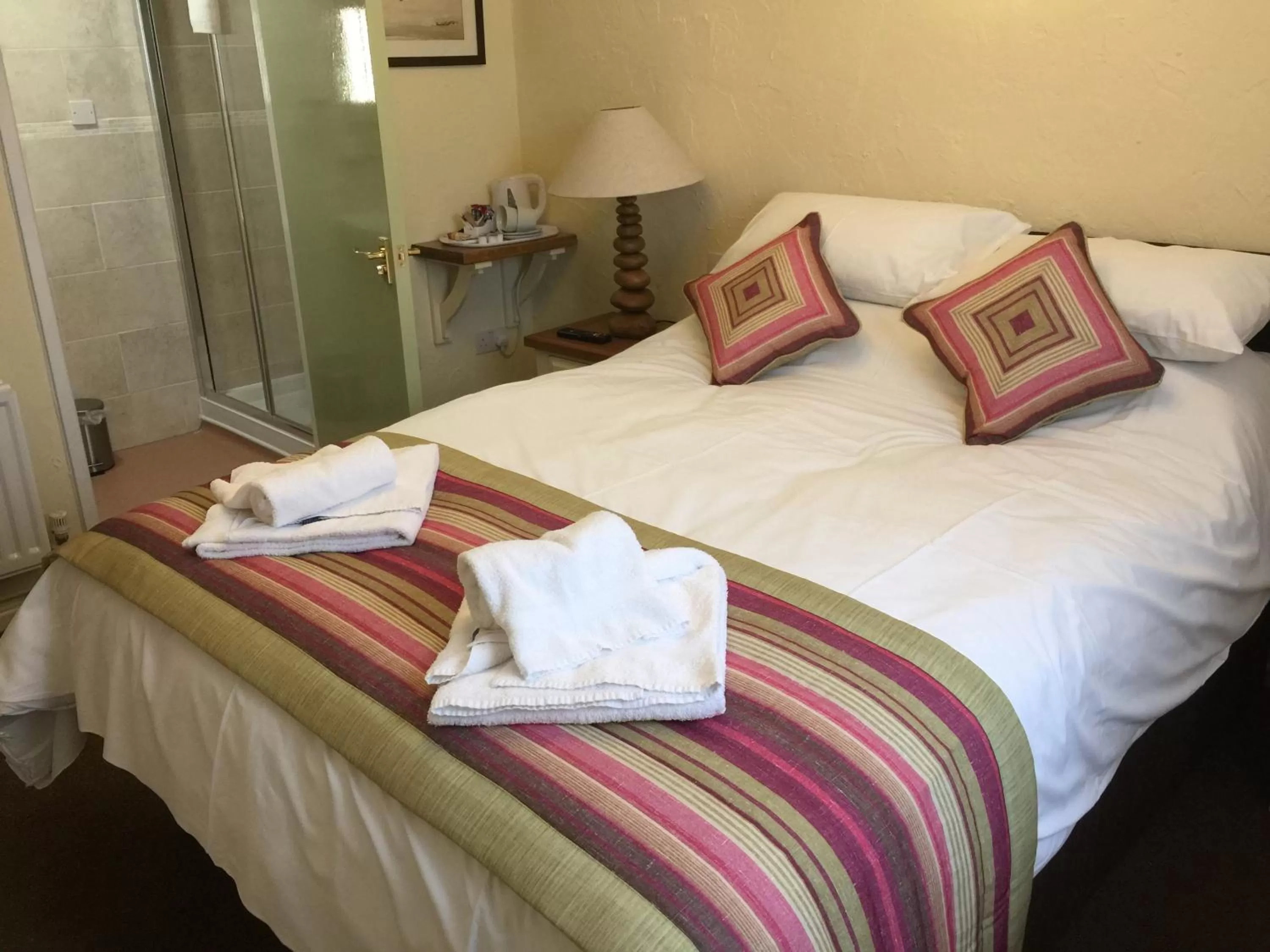 Photo of the whole room, Bed in The Talbot Hotel