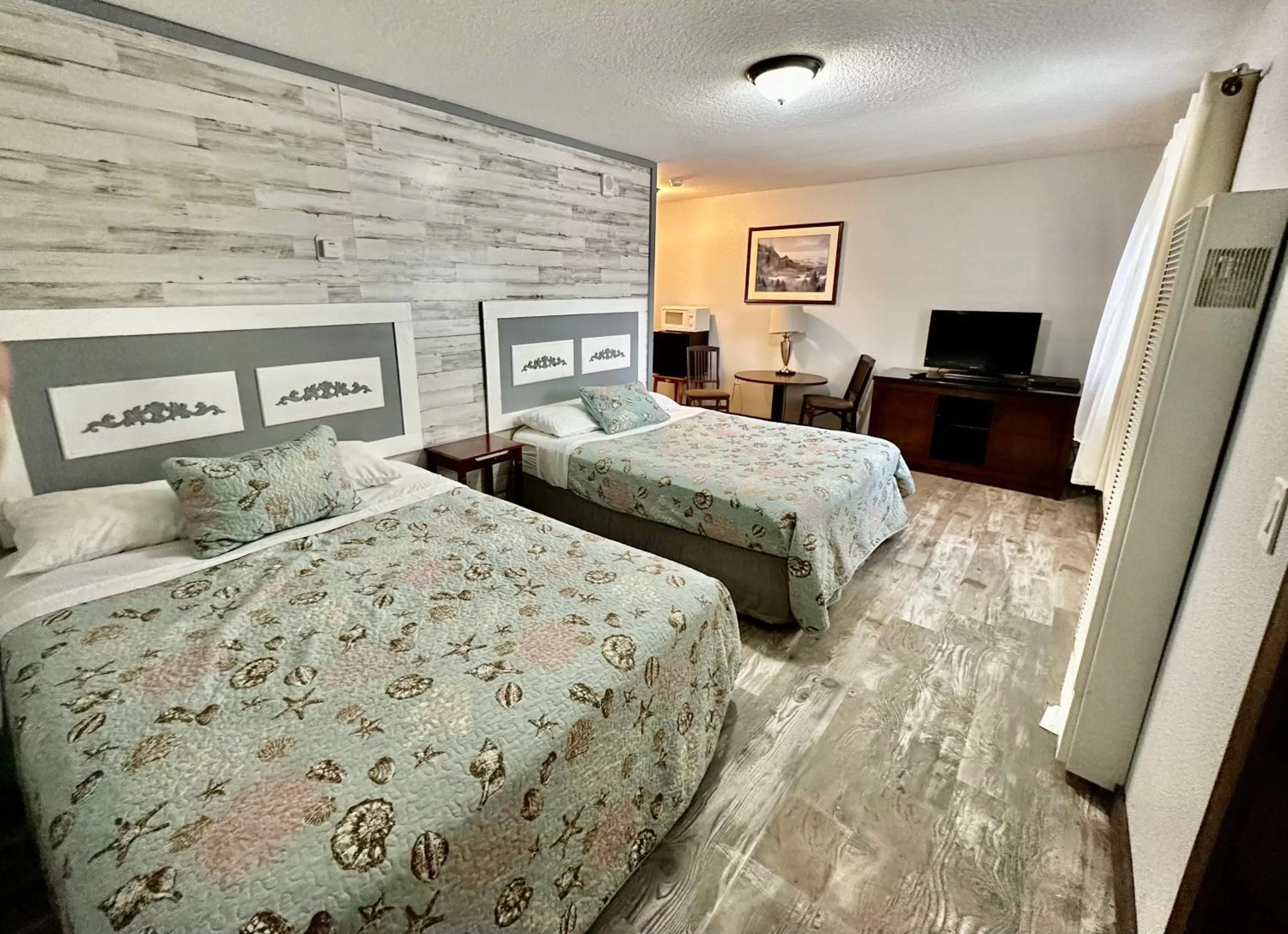 Family Room with Private Bathroom in Alaska Angler's Inn