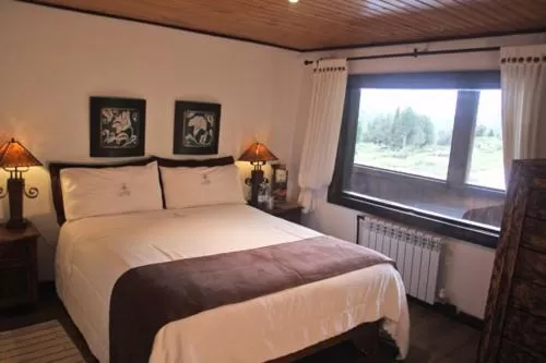 Photo of the whole room, Bed in Hacienda Hostería Dos Chorreras