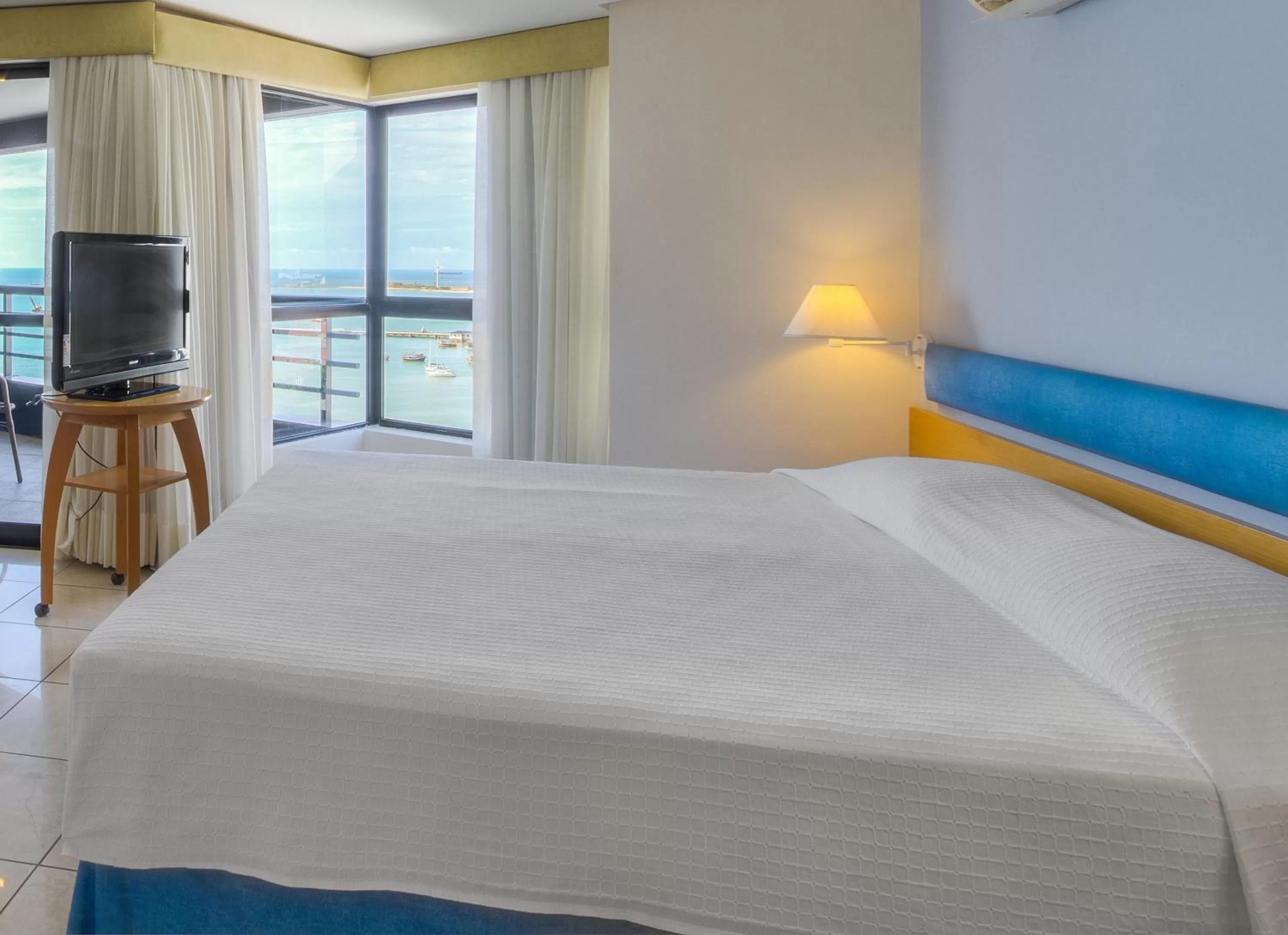 Bed in Iate Plaza Hotel