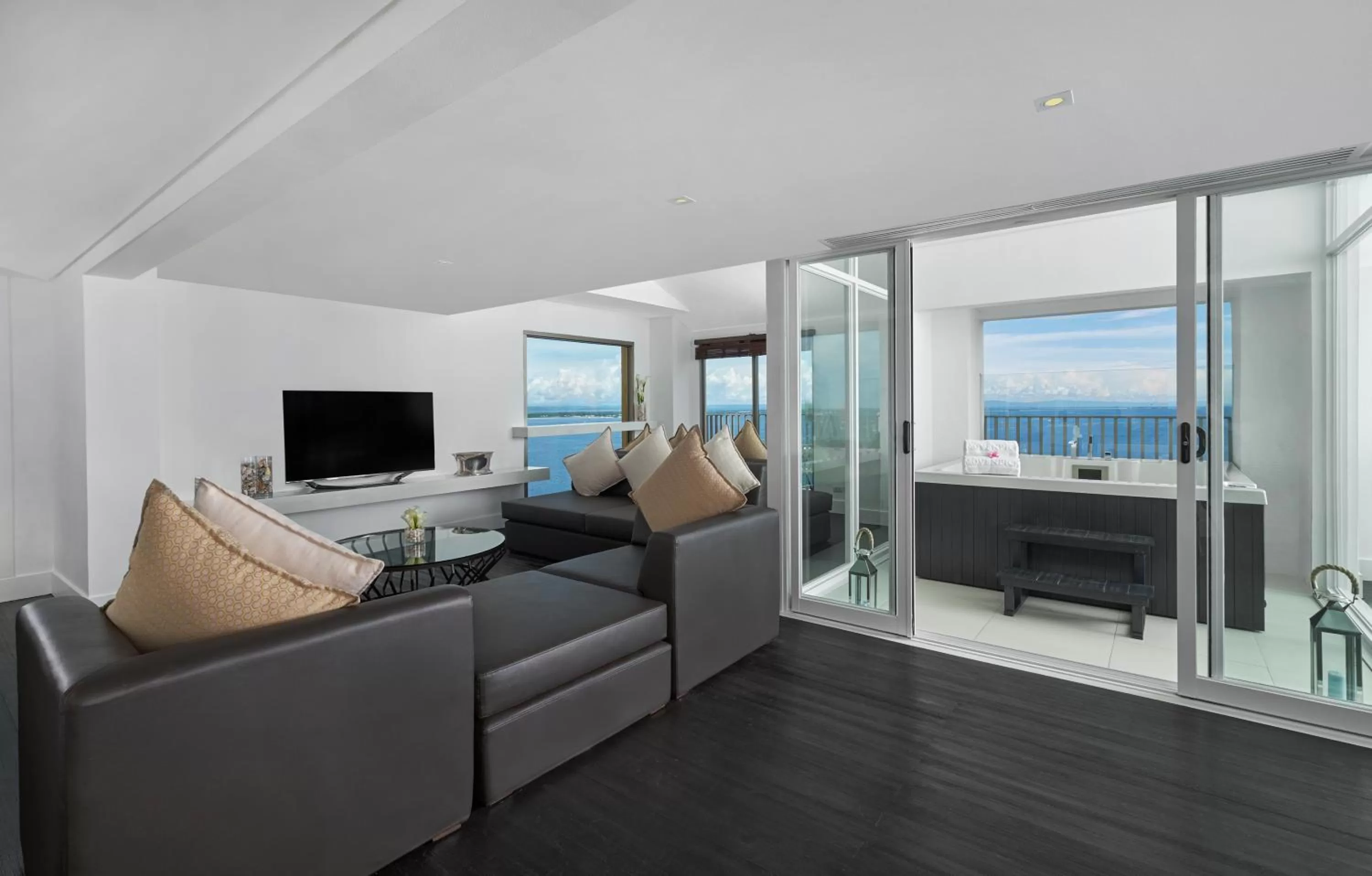 Living room in Mövenpick Hotel Mactan Island Cebu