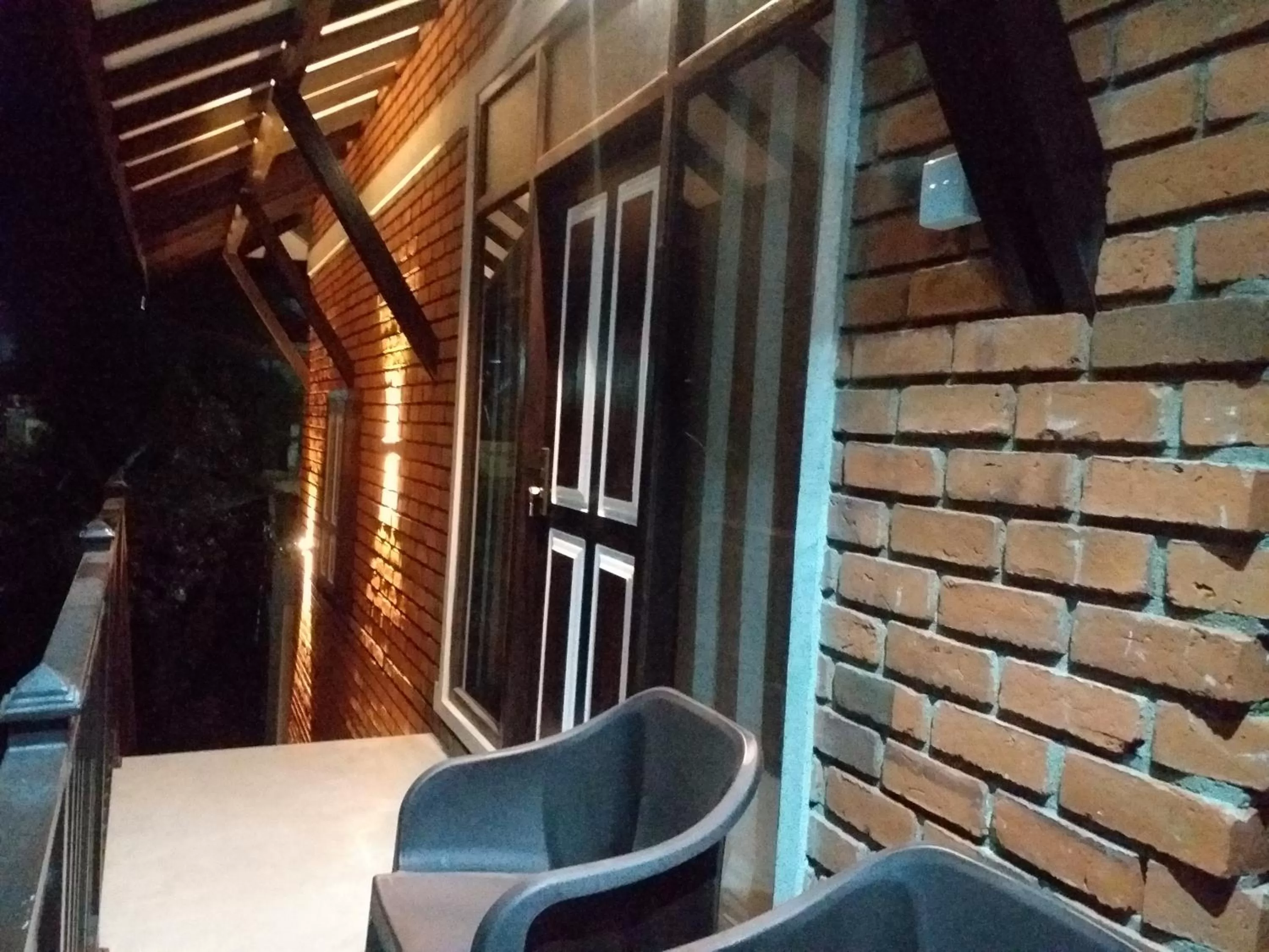 Facade/entrance, Balcony/Terrace in Green Wood Villa Negombo