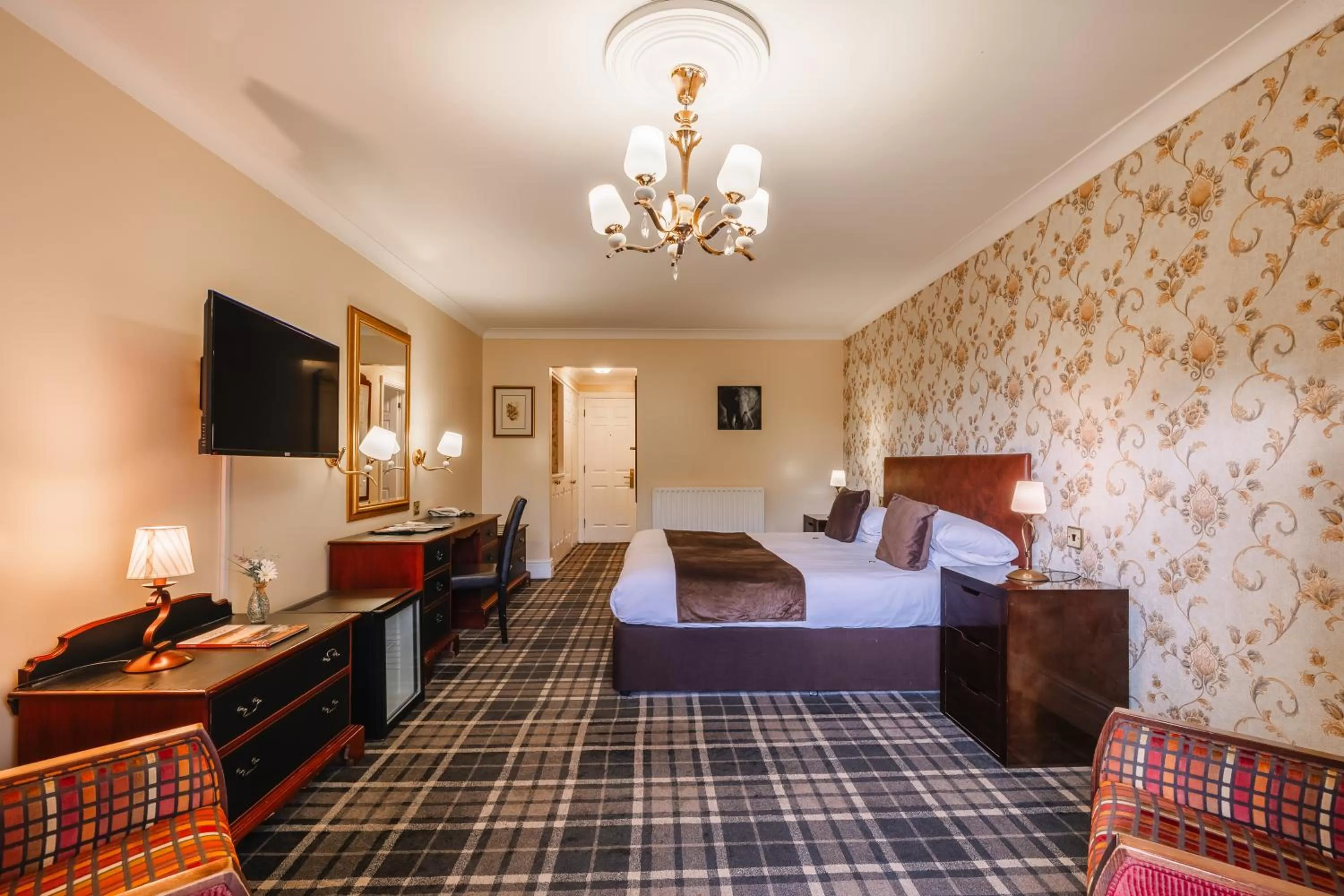 Photo of the whole room, Bed in Muthu Belstead Brook Hotel