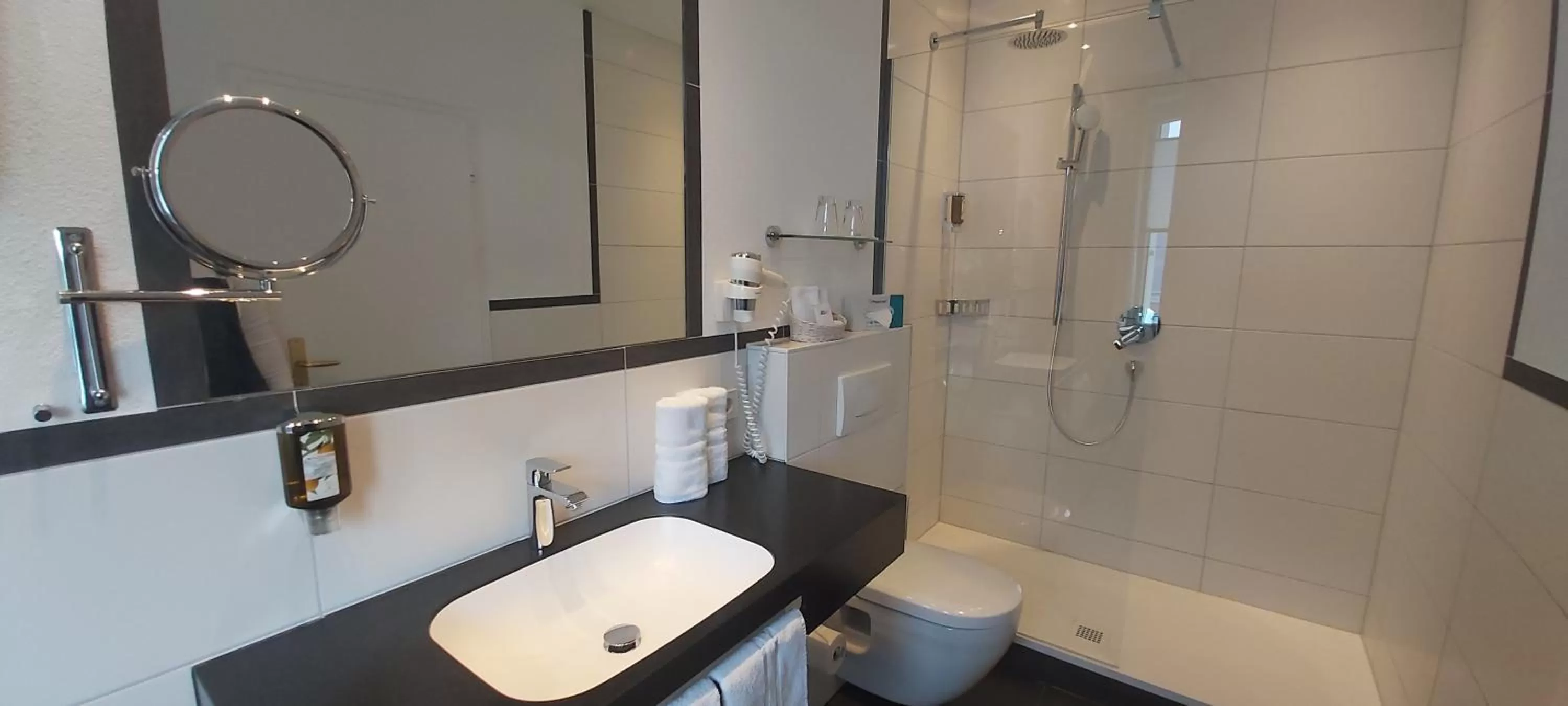 Bathroom in Strandhotel Löchnerhaus