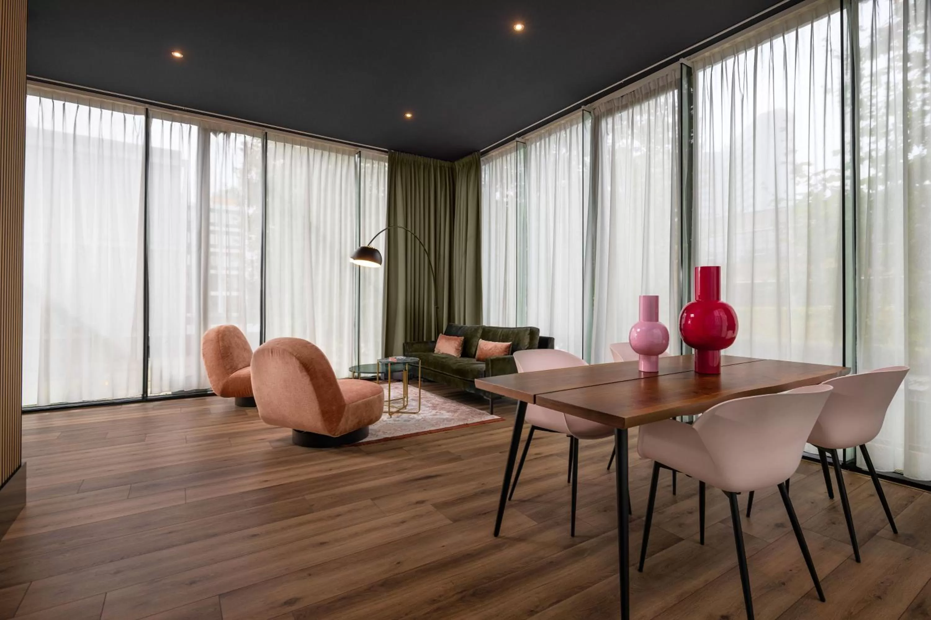 Seating area in Hotel2Stay