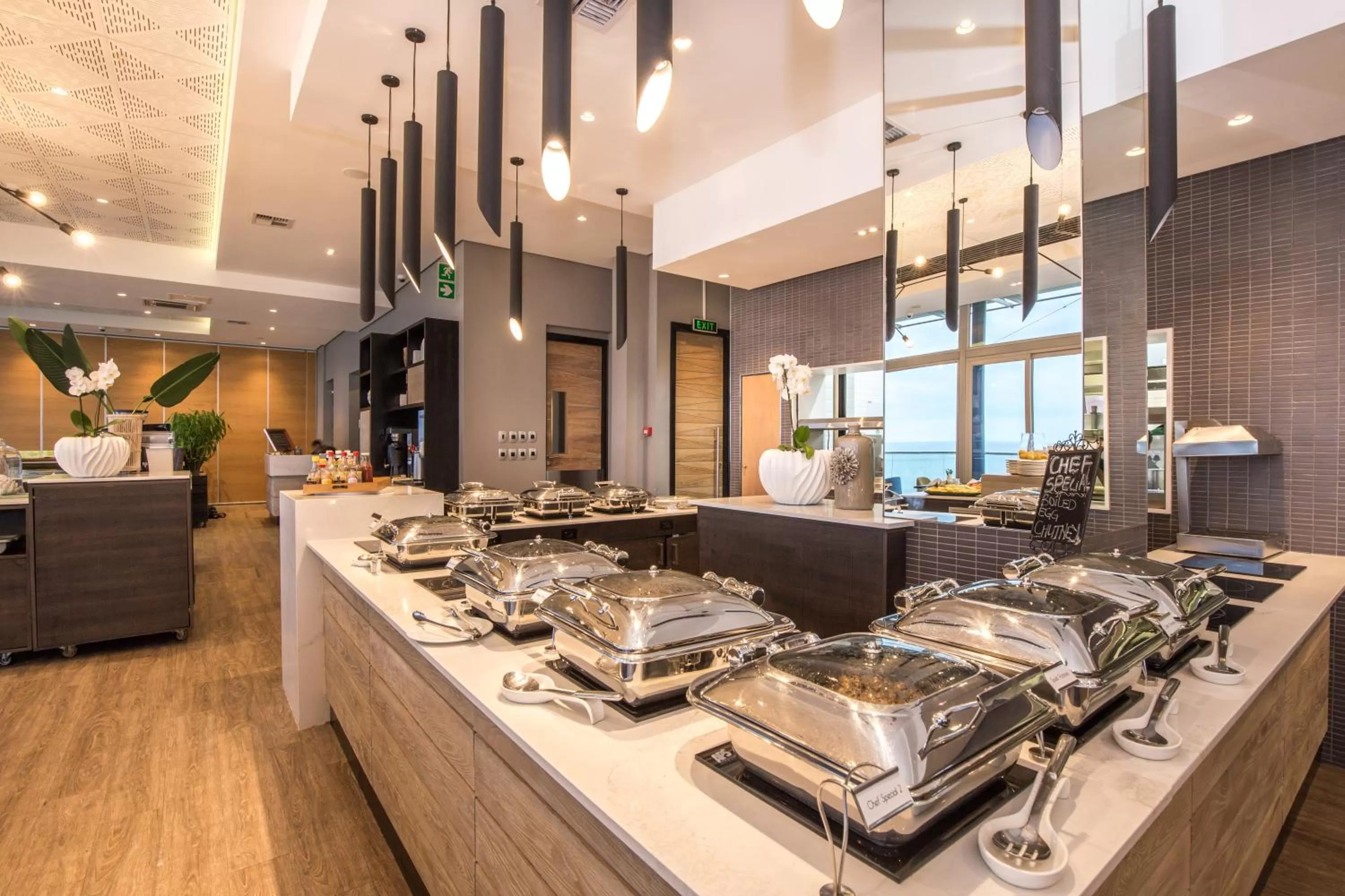 Restaurant/places to eat in Belaire Suites Hotel