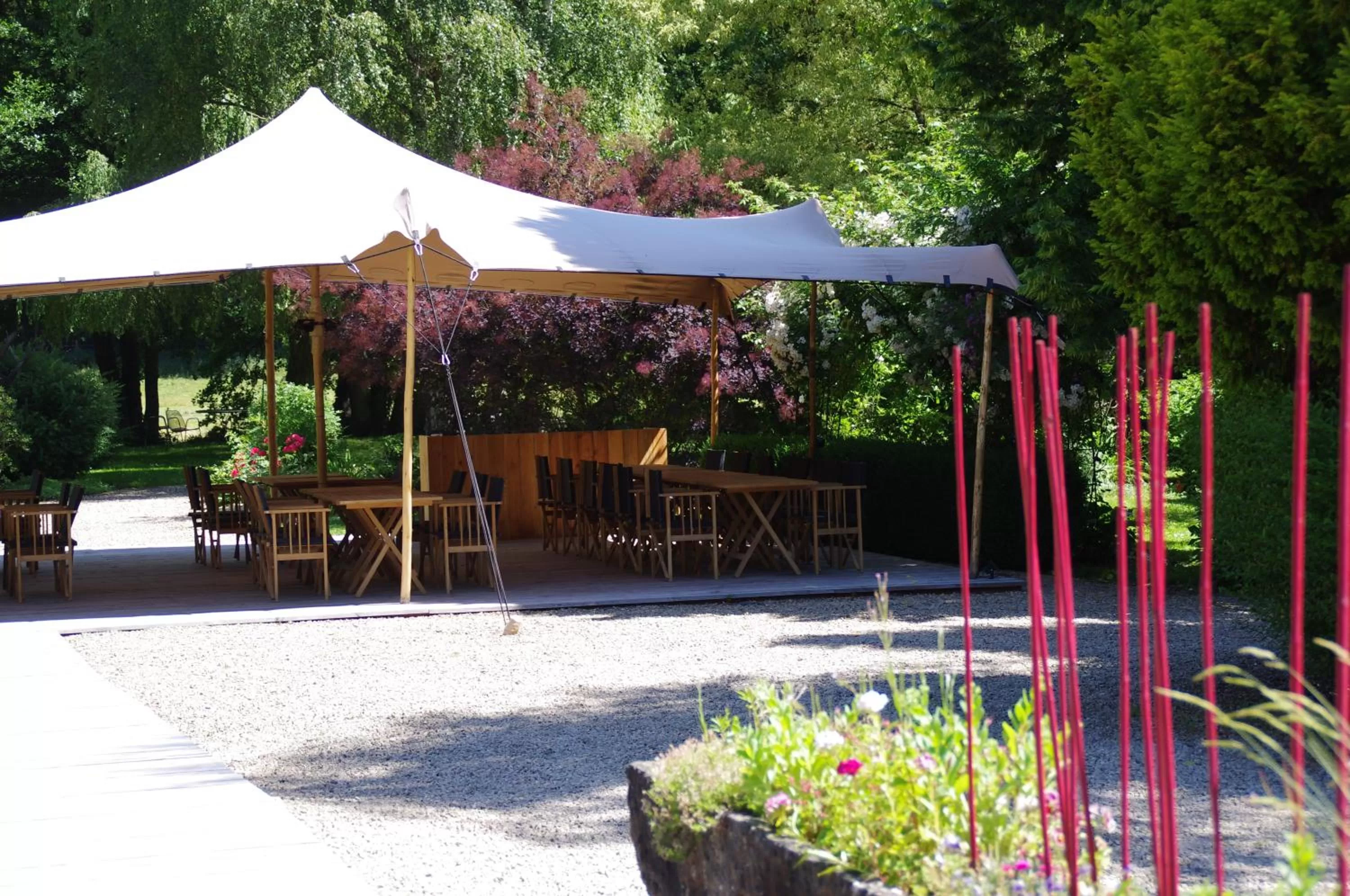 Patio in Hostellerie La Claire Fontaine, Logis hôtels & Spa