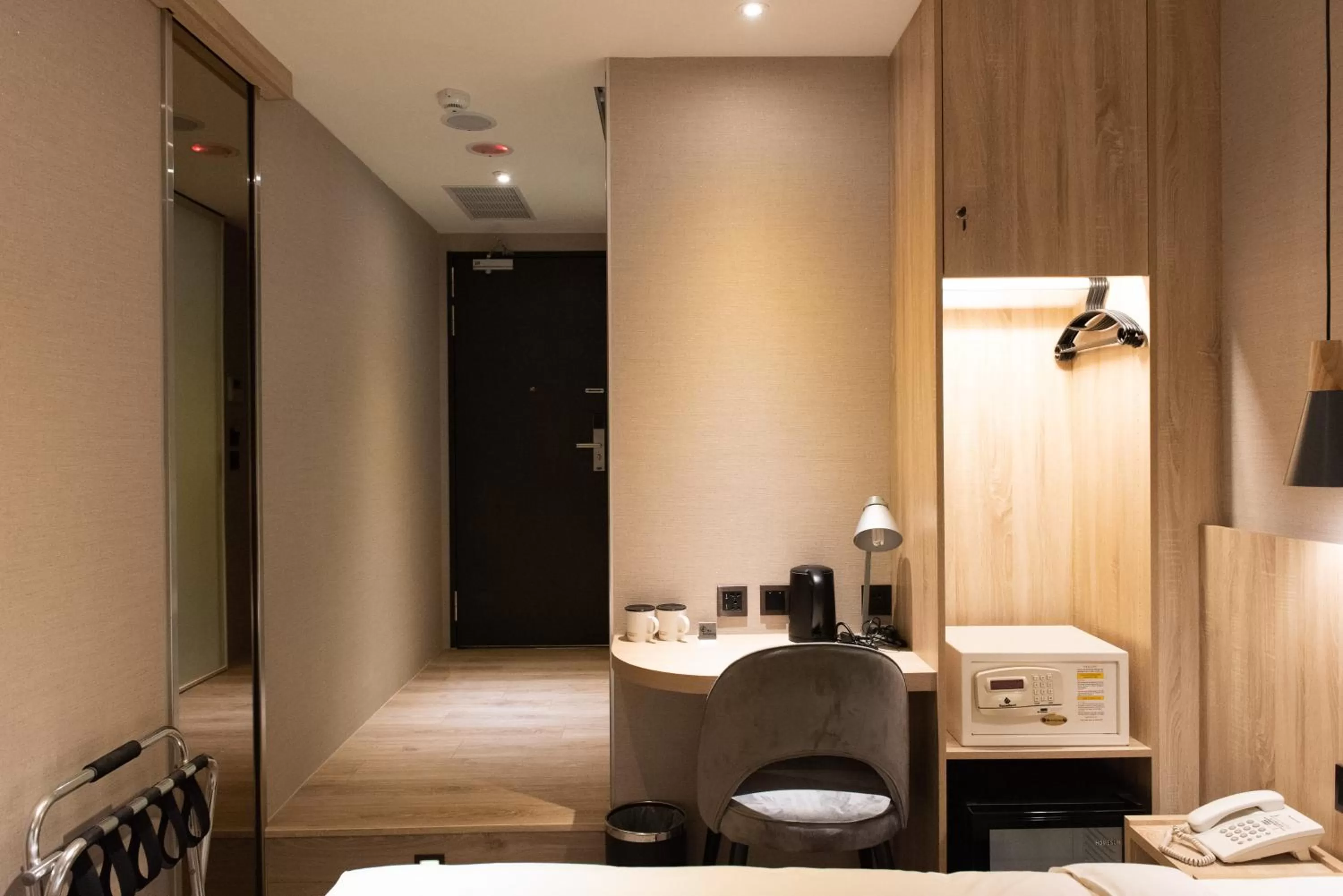 Seating area, Bed in N Hotel