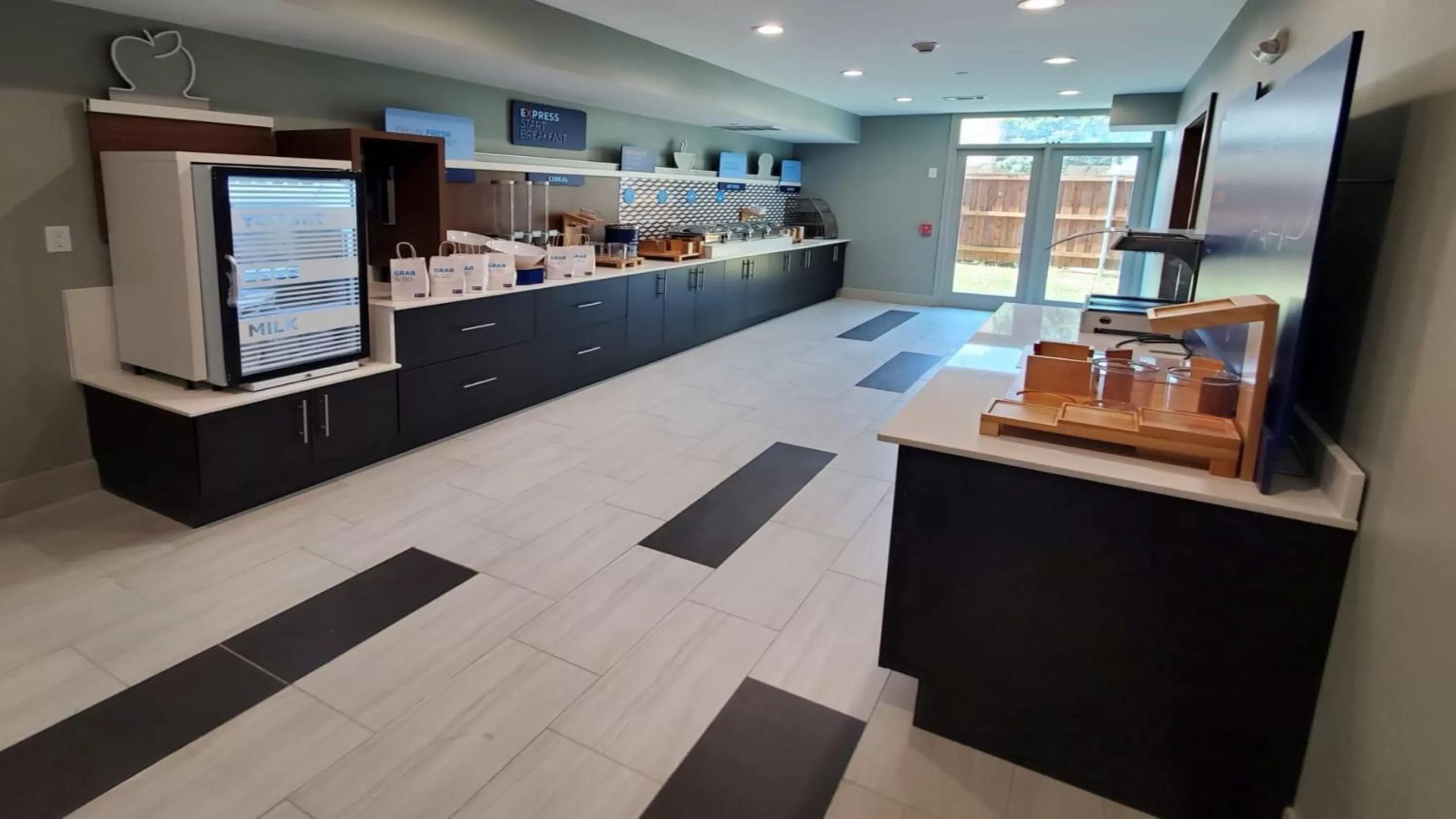 Breakfast in Holiday Inn Express & Suites Arlington North – Stadium Area by IHG