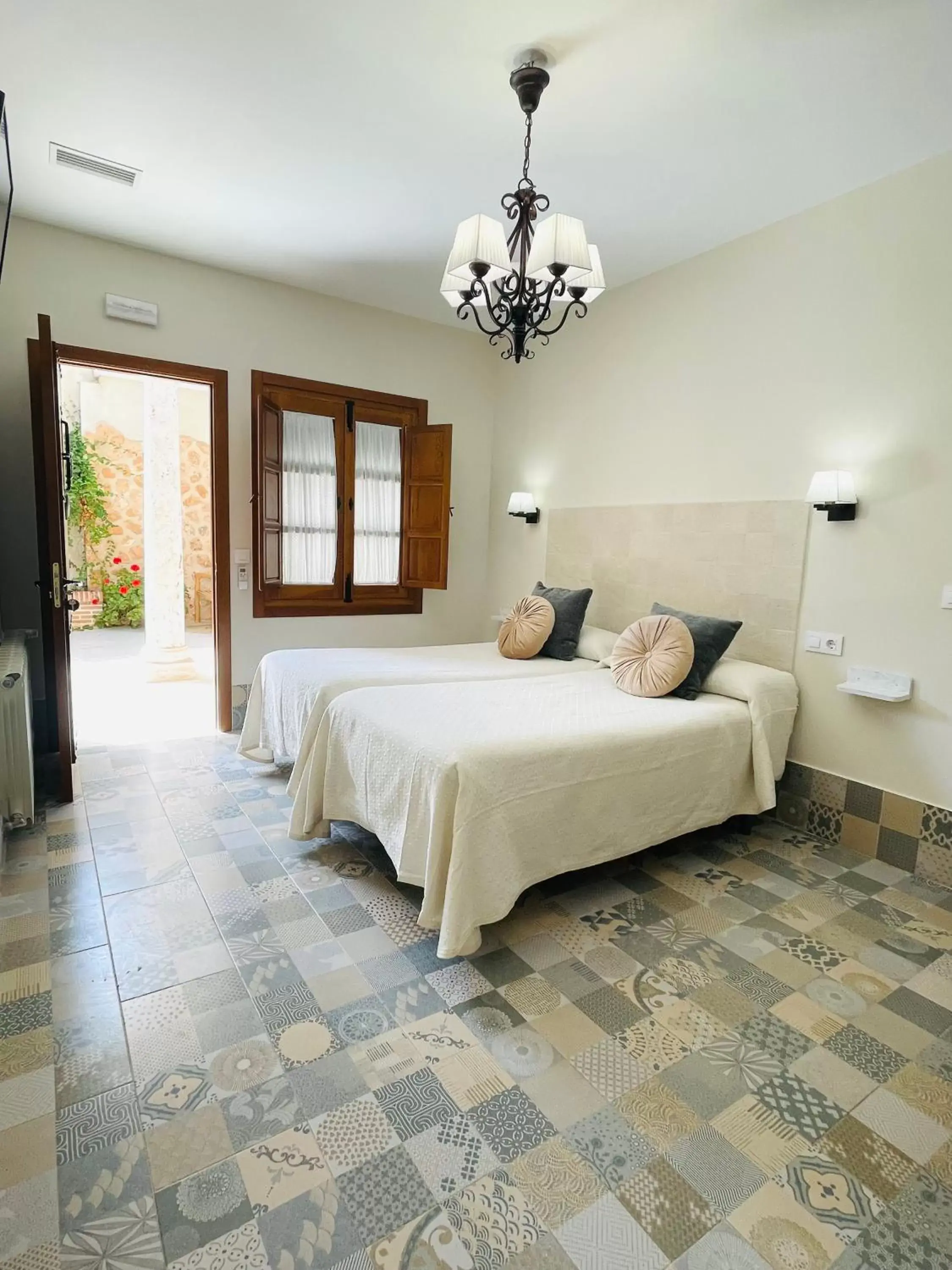 Twin Room - Disability Access in Hotel Rural Sisapo Twin Room - Disability Access in Hotel Rural Sisapo