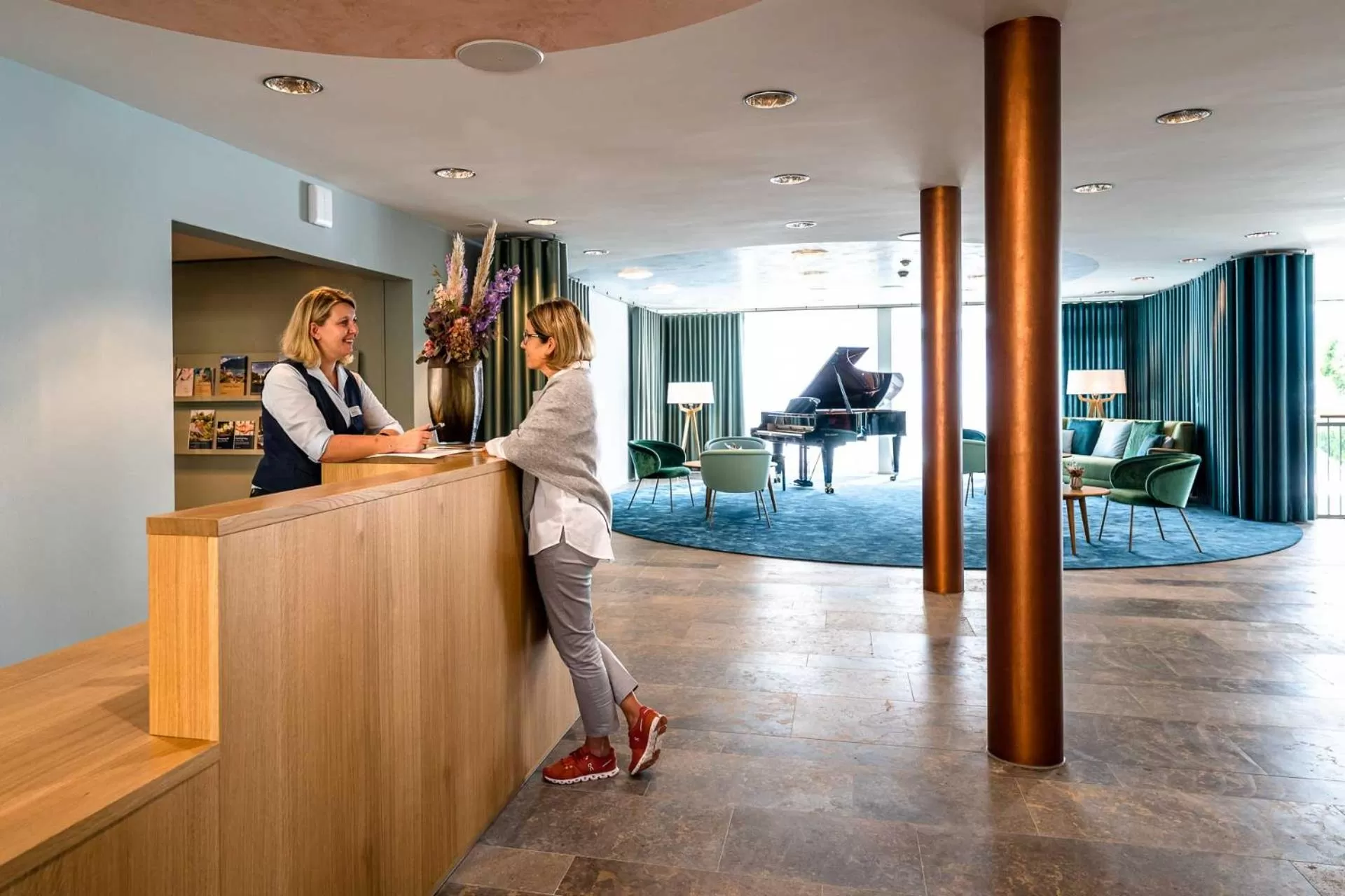 Lobby or reception in Tertianum Parkresidenz Meilen