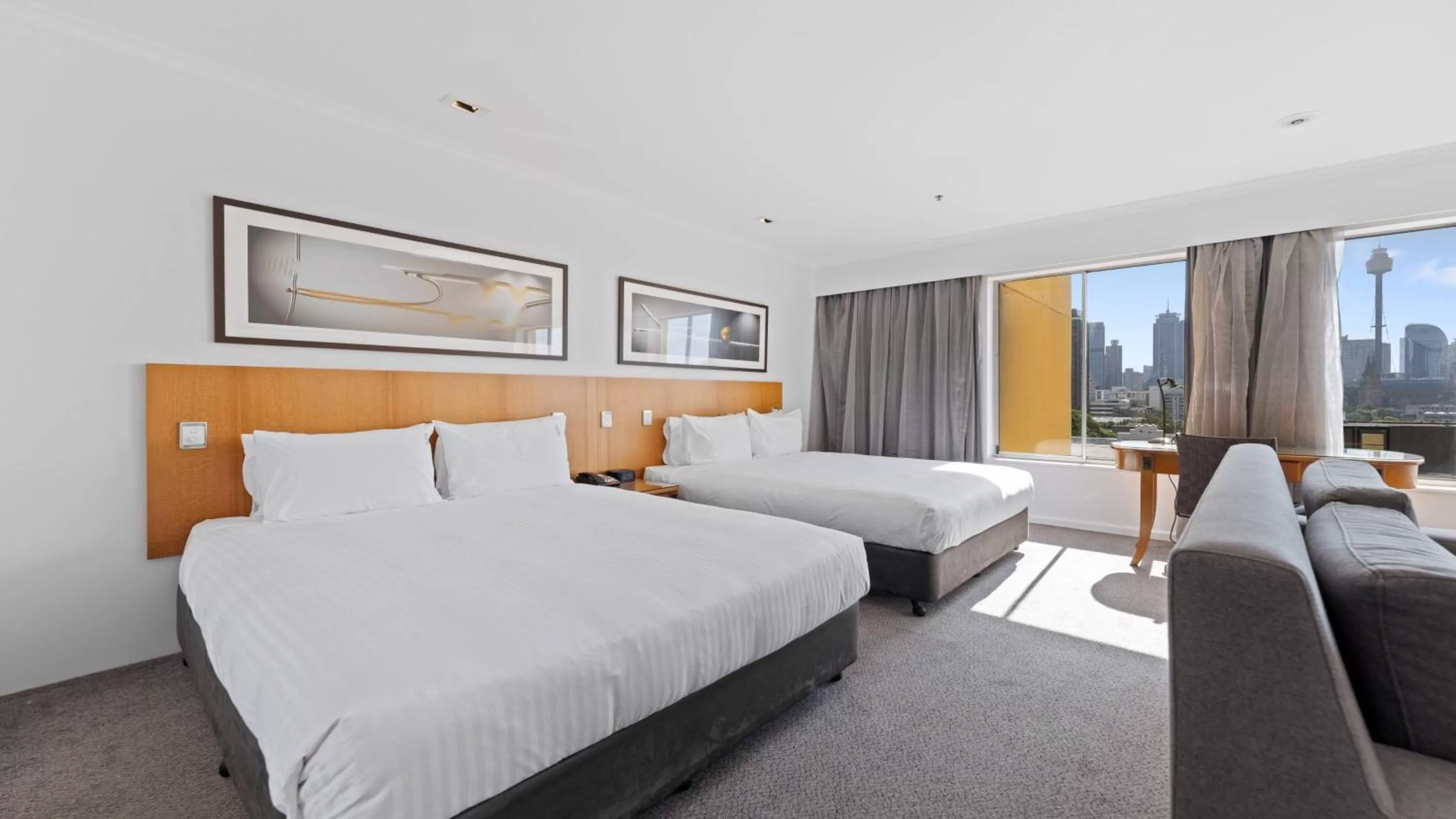 Photo of the whole room, Bed in Holiday Inn Sydney Potts Point