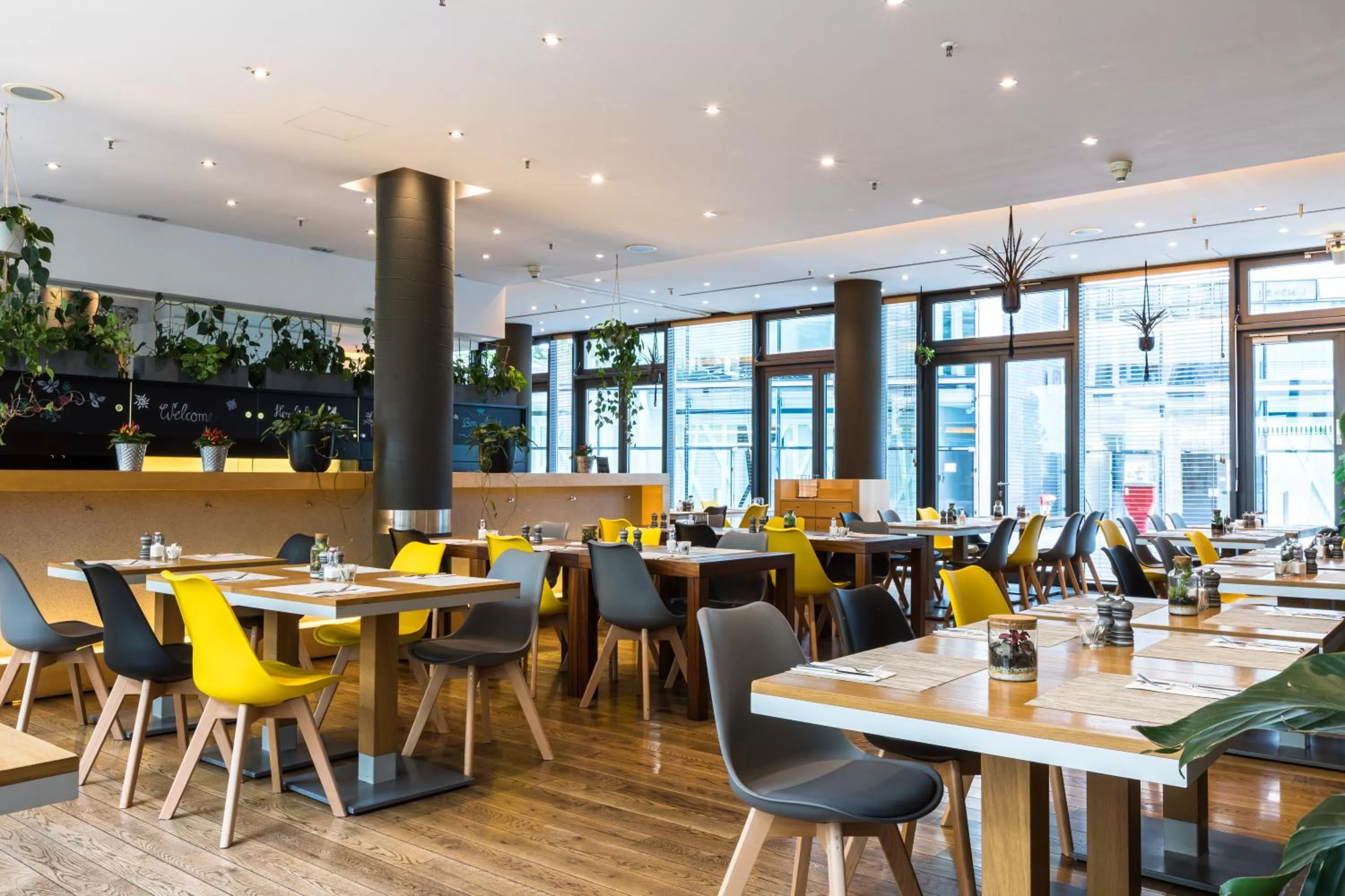 Restaurant/places to eat in Lindner Hotel Berlin Ku'damm, part of JdV by Hyatt