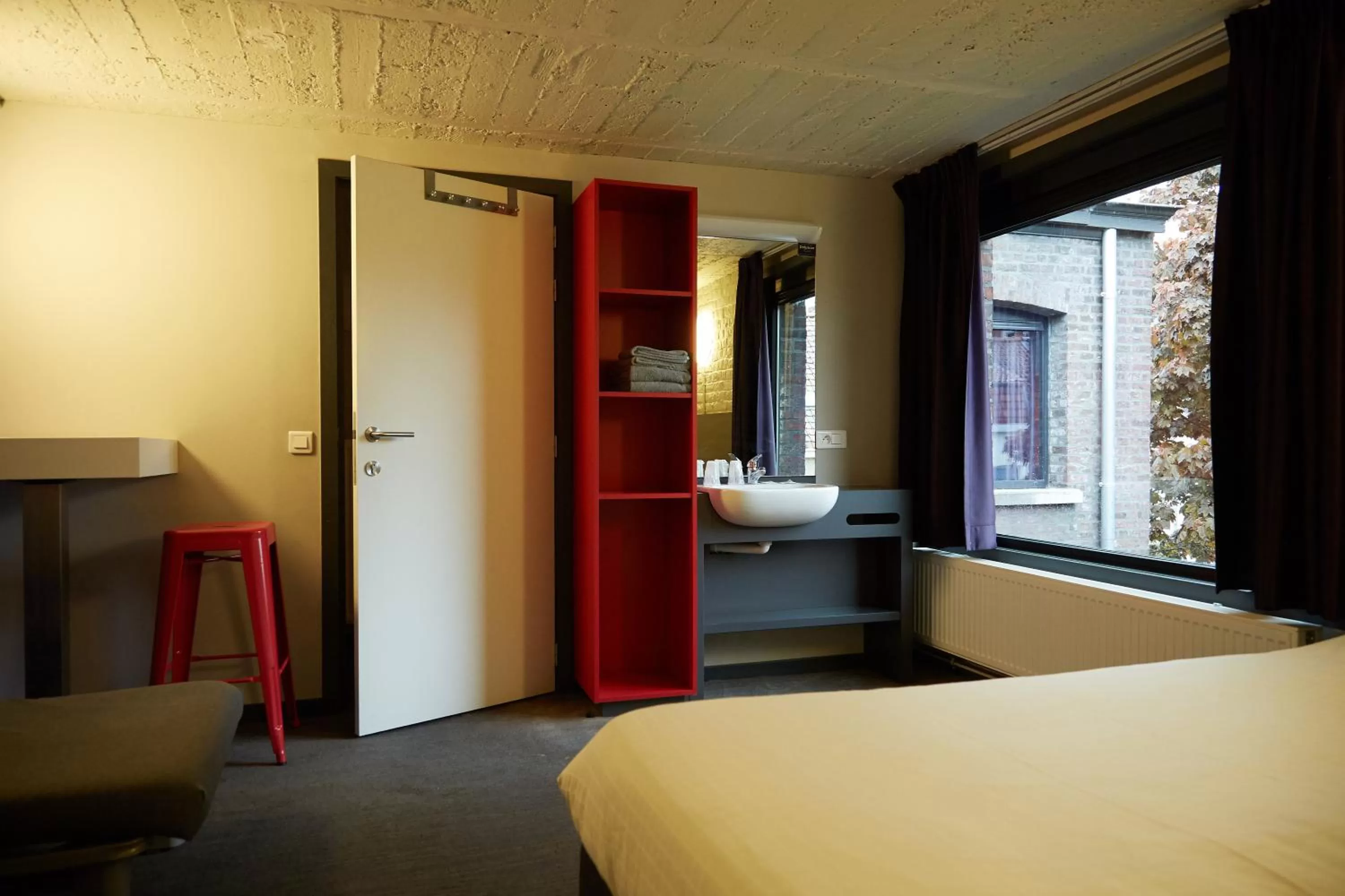 Bedroom, Bed in Focus Budget