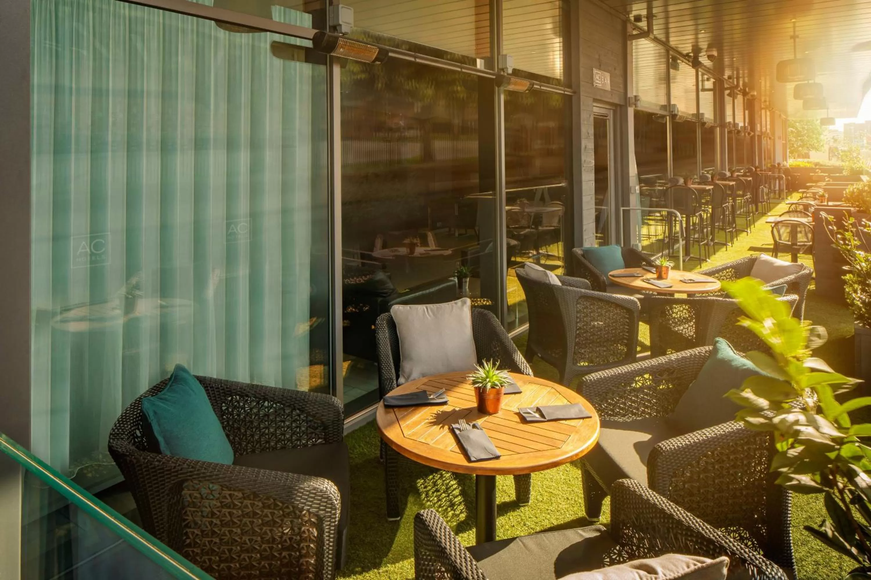 Lounge or bar in AC Hotel by Marriott Manchester Salford Quays