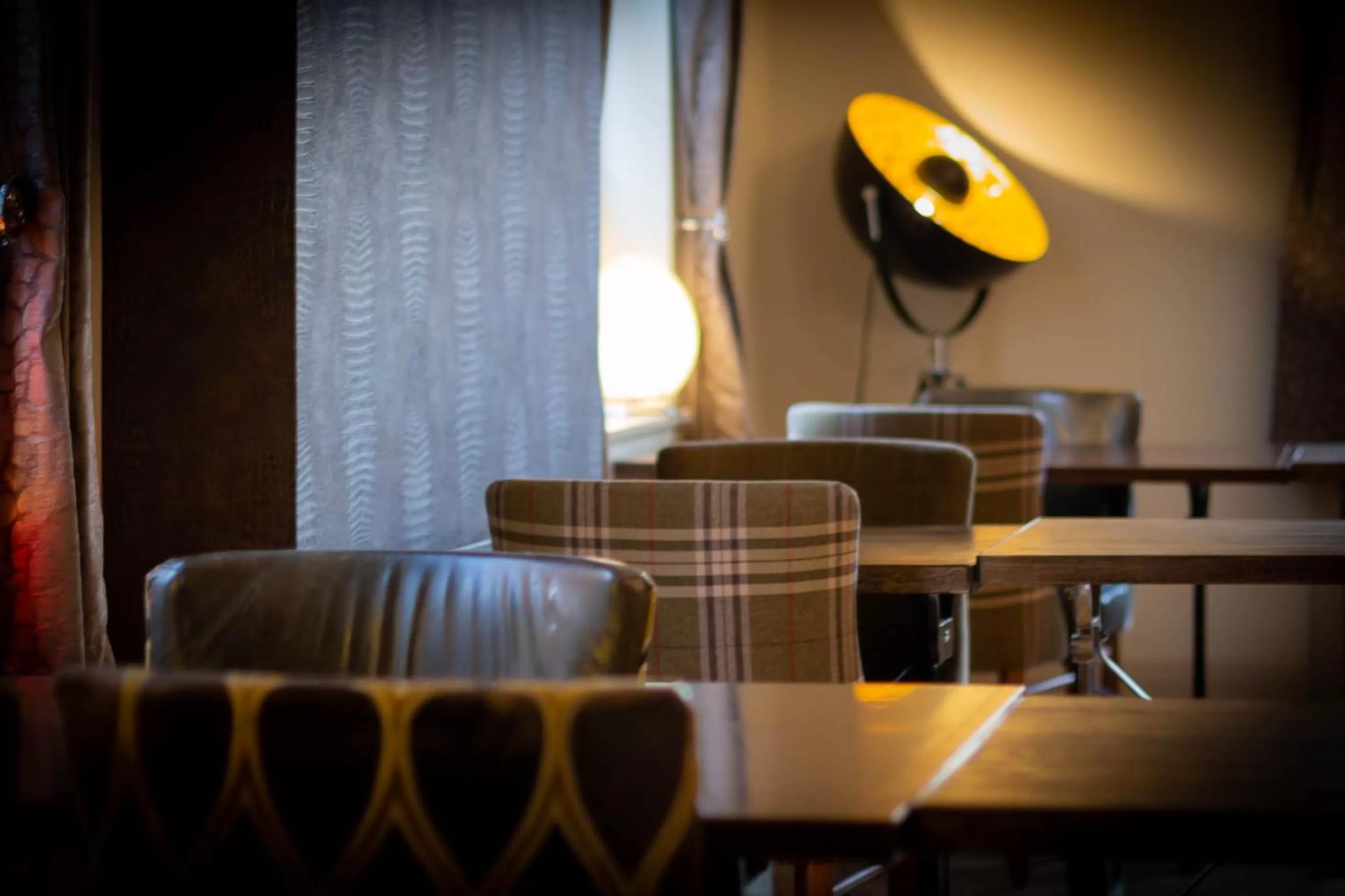 Restaurant/places to eat in Advocate Arms