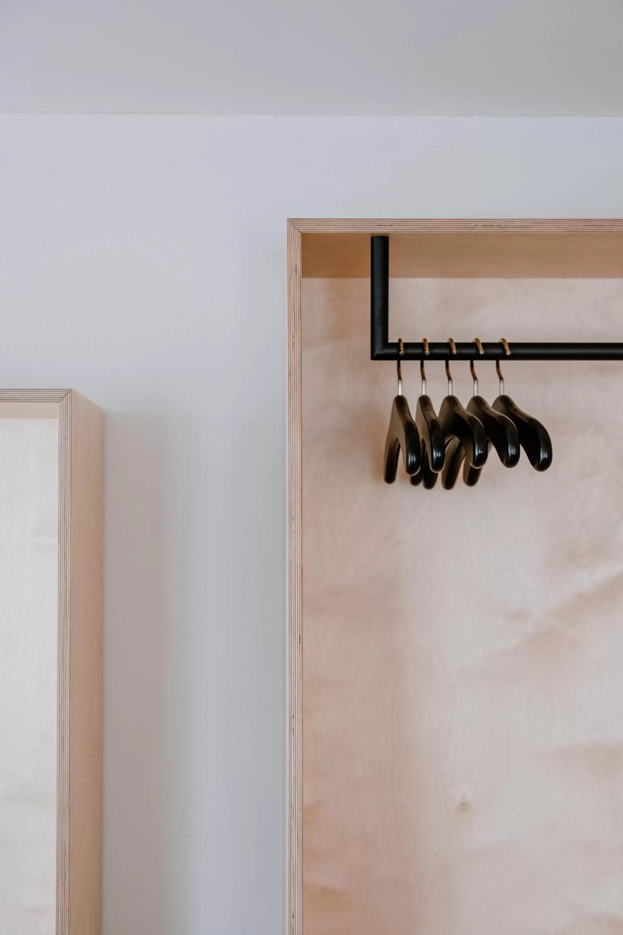 wardrobe in Hotel Müllers Self-Check-In