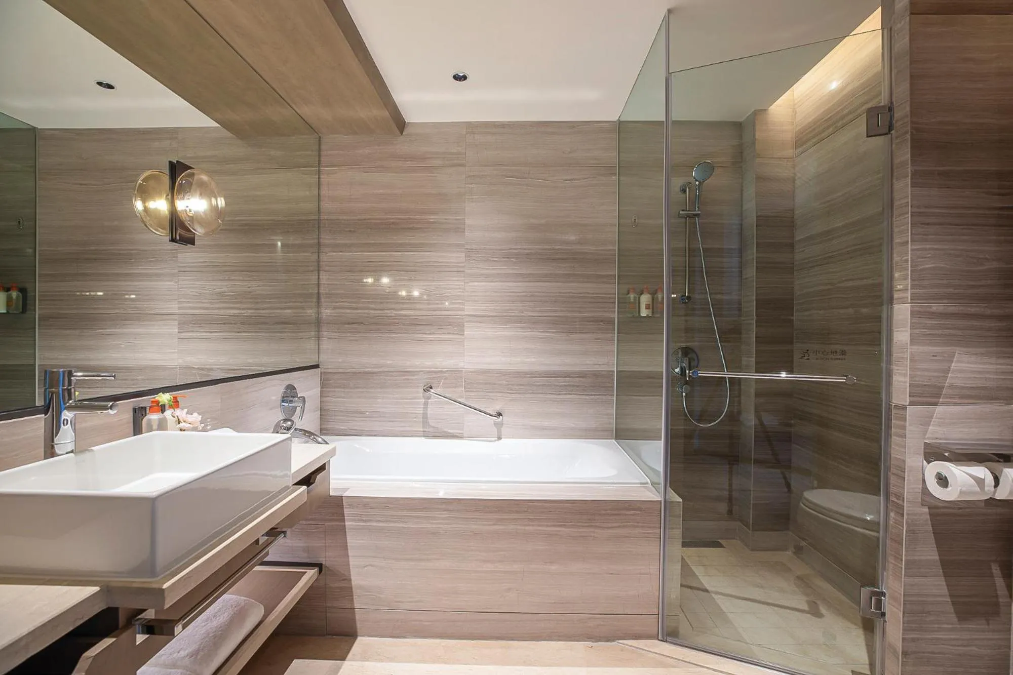 Shower in Crowne Plaza Shanghai Jinxiu by IHG