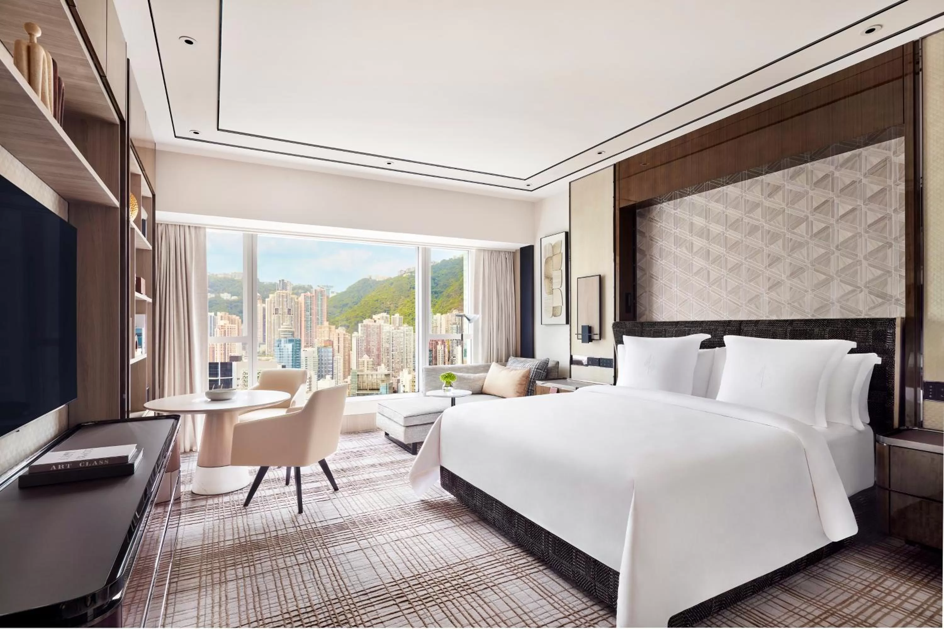 Deluxe Peak-View Room King in Four Seasons Hotel Hong Kong