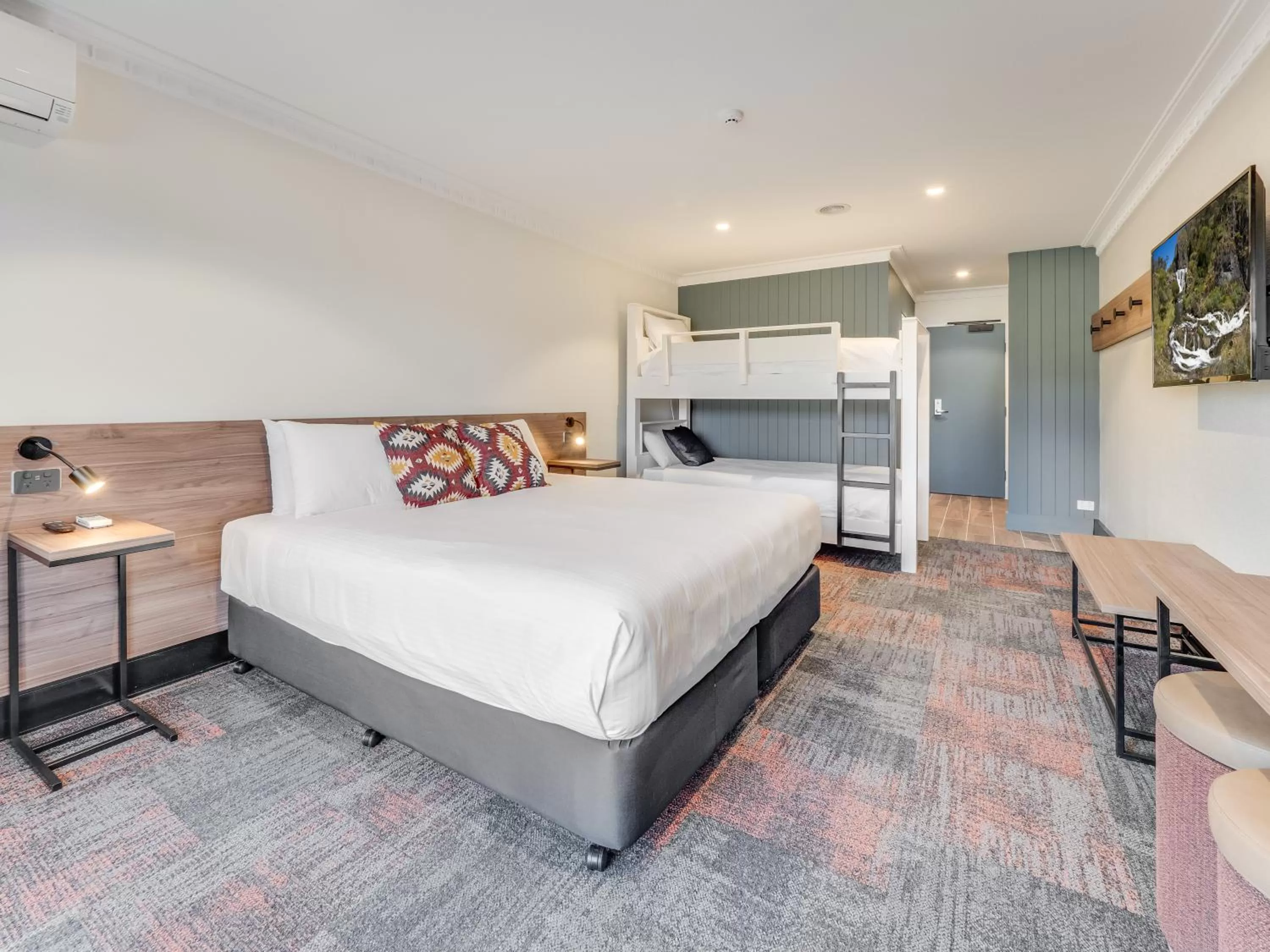 Bed in Banjo Paterson Inn