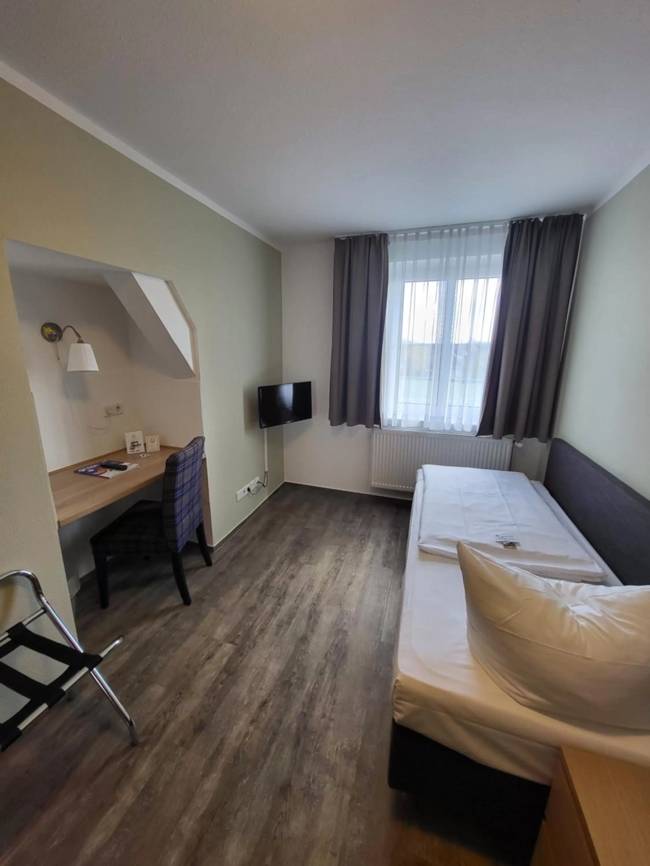 Photo of the whole room, Bed in Hotel am Schlosspark